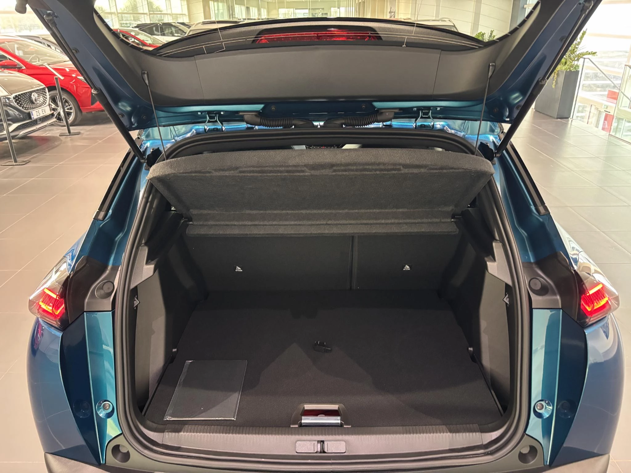 Peugeot-e-2008-image-27