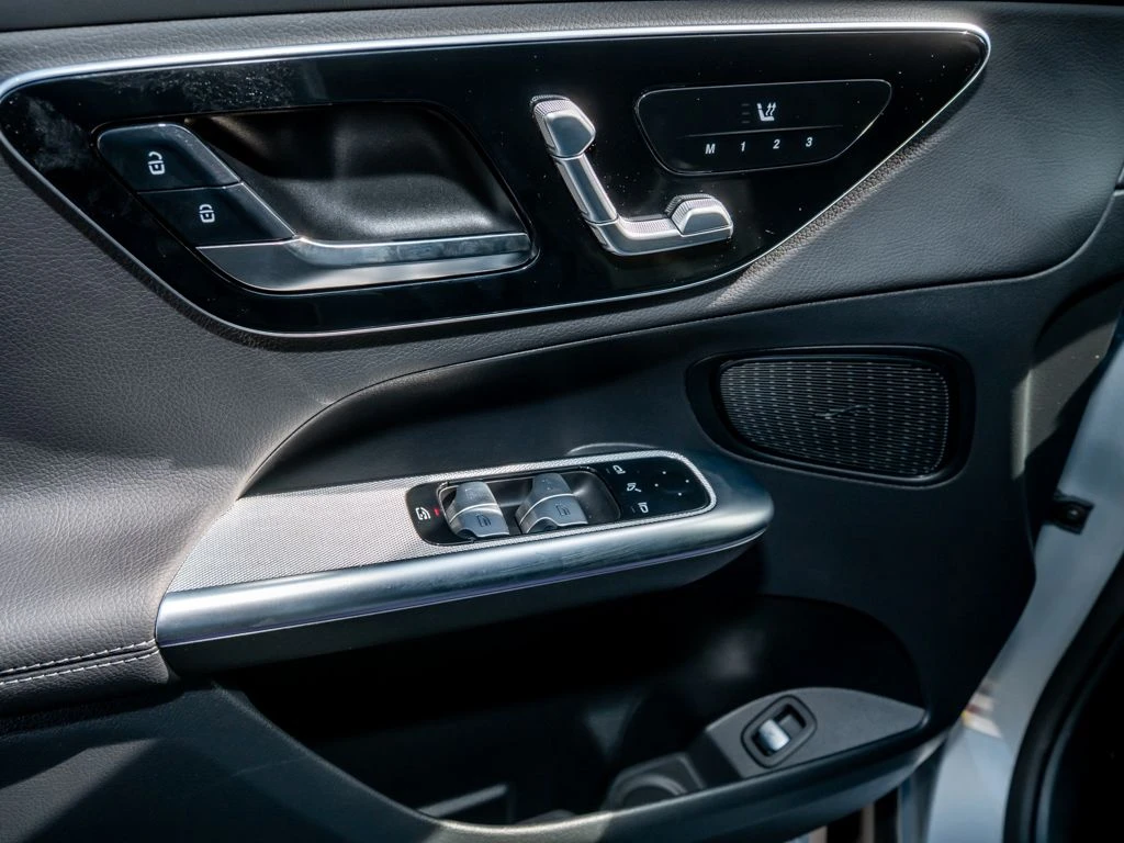 Mercedes-Benz-GLC 300 d-image-14