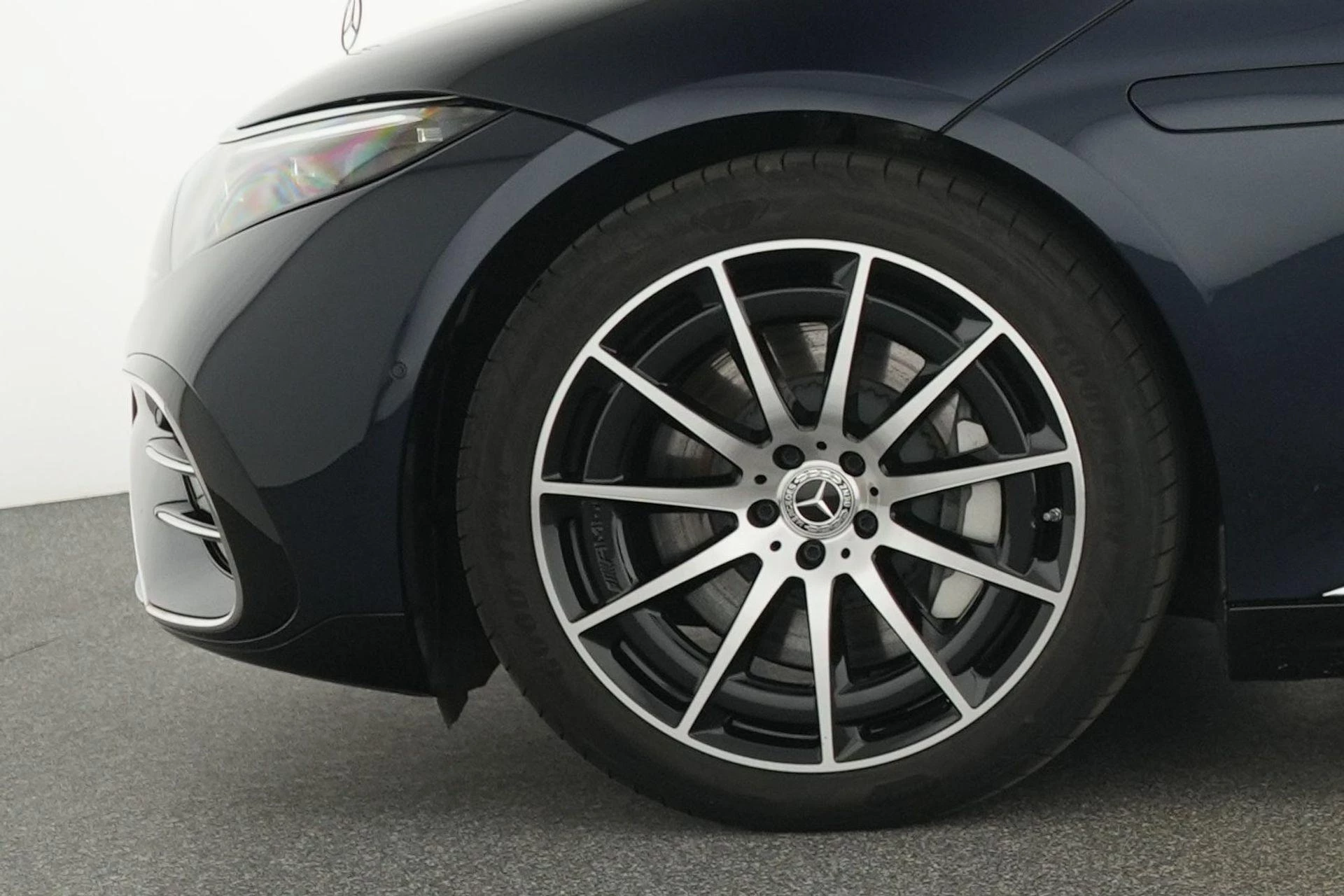 Mercedes-Benz-EQS-image-4