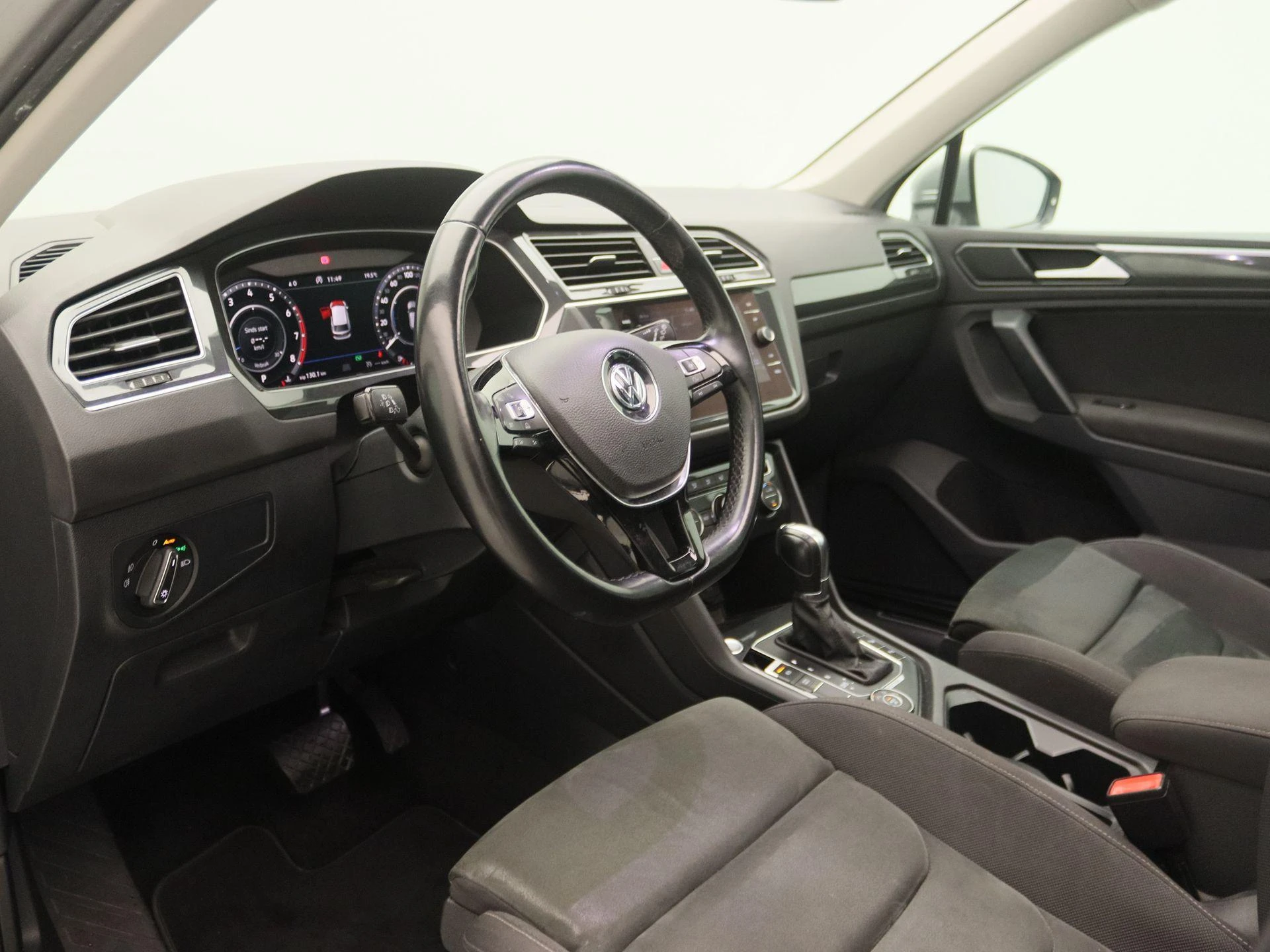 Volkswagen-Tiguan-image-24