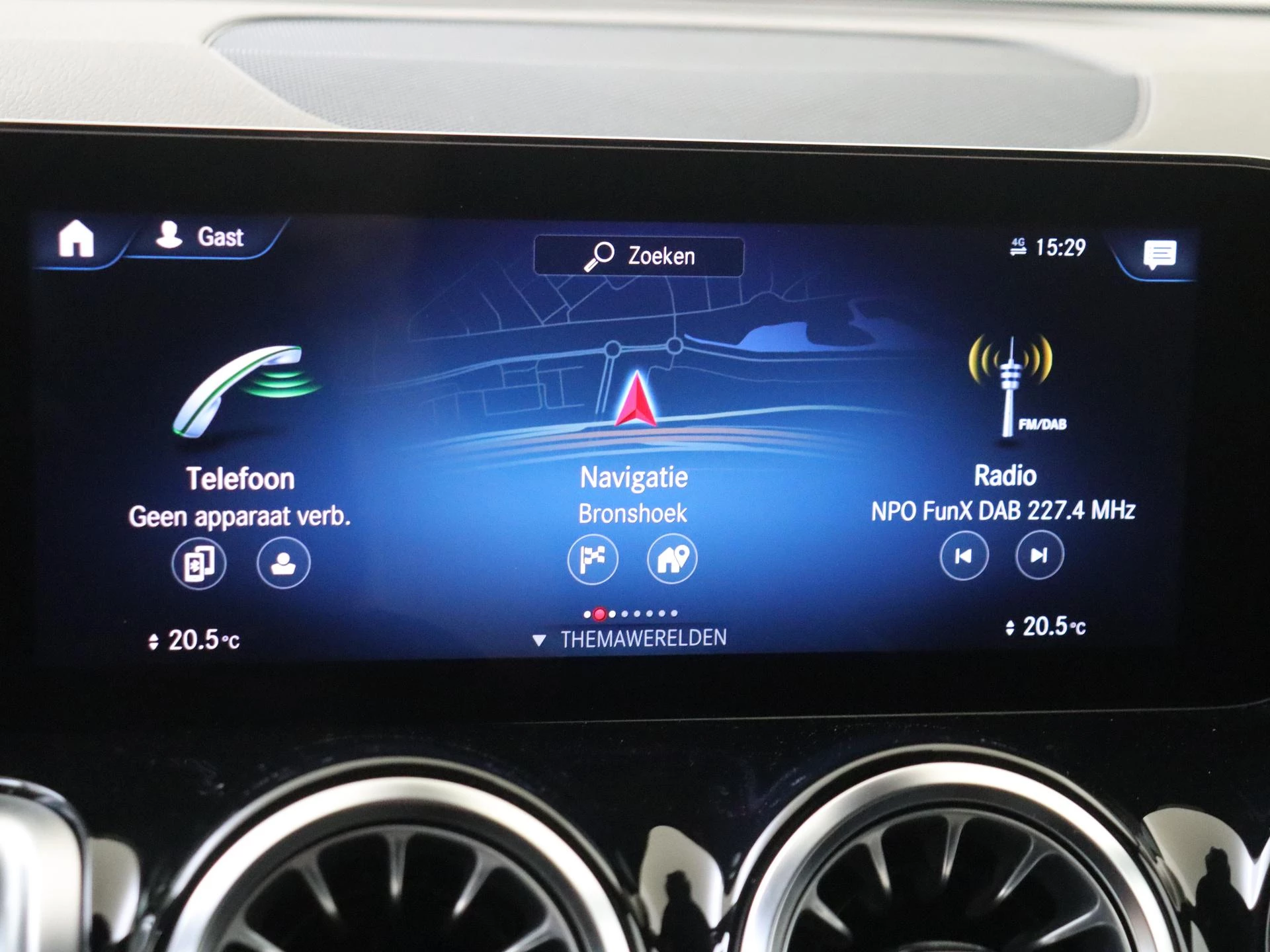 Mercedes-Benz-EQB-image-16