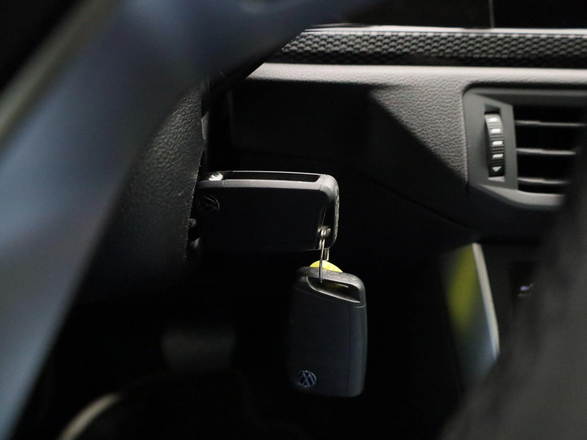 Volkswagen-Polo-image-22