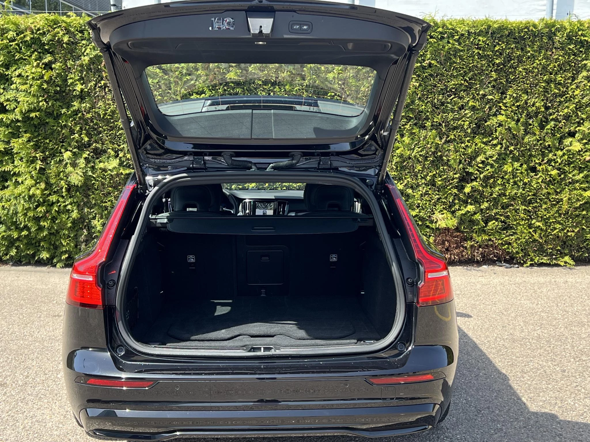 Volvo V60 T6 Plug-in hybrid AWD Plus Dark