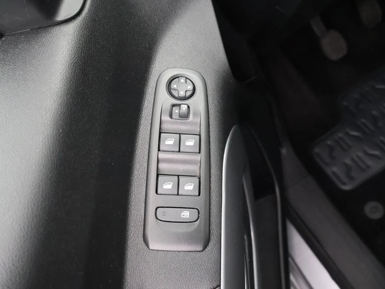 Opel-Combo Life-image-8