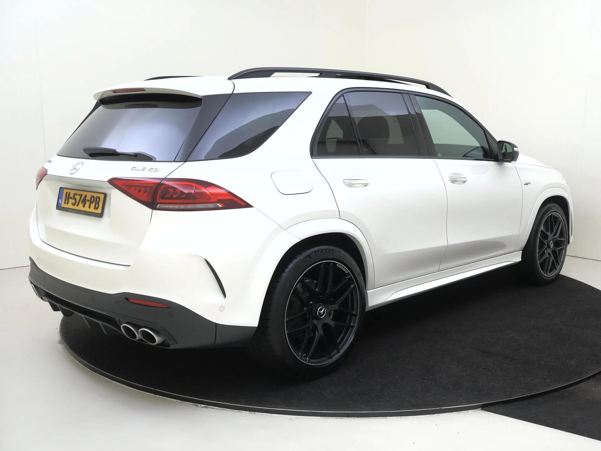 Mercedes-Benz-GLE-image-1