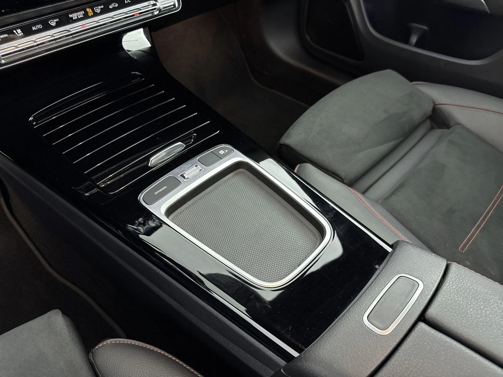 Mercedes-Benz-CLA-image-13