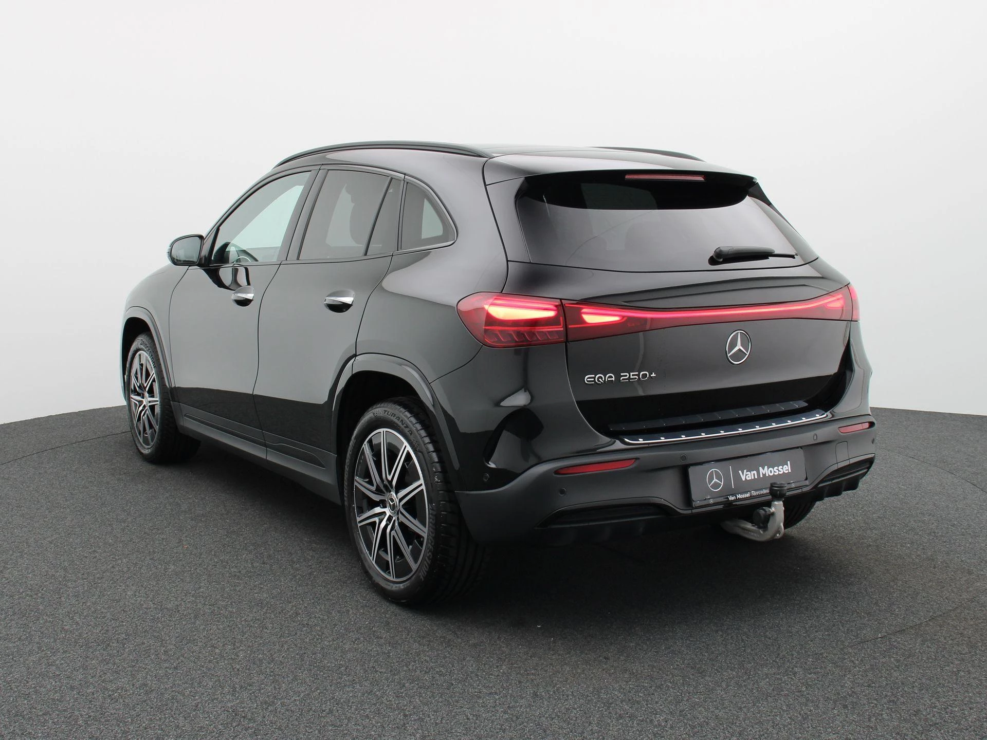 Mercedes-Benz EQA 250+ STAR EDITION + AMG + PANO DAK + BURMESTER + TREKHAAK + HEAD UP