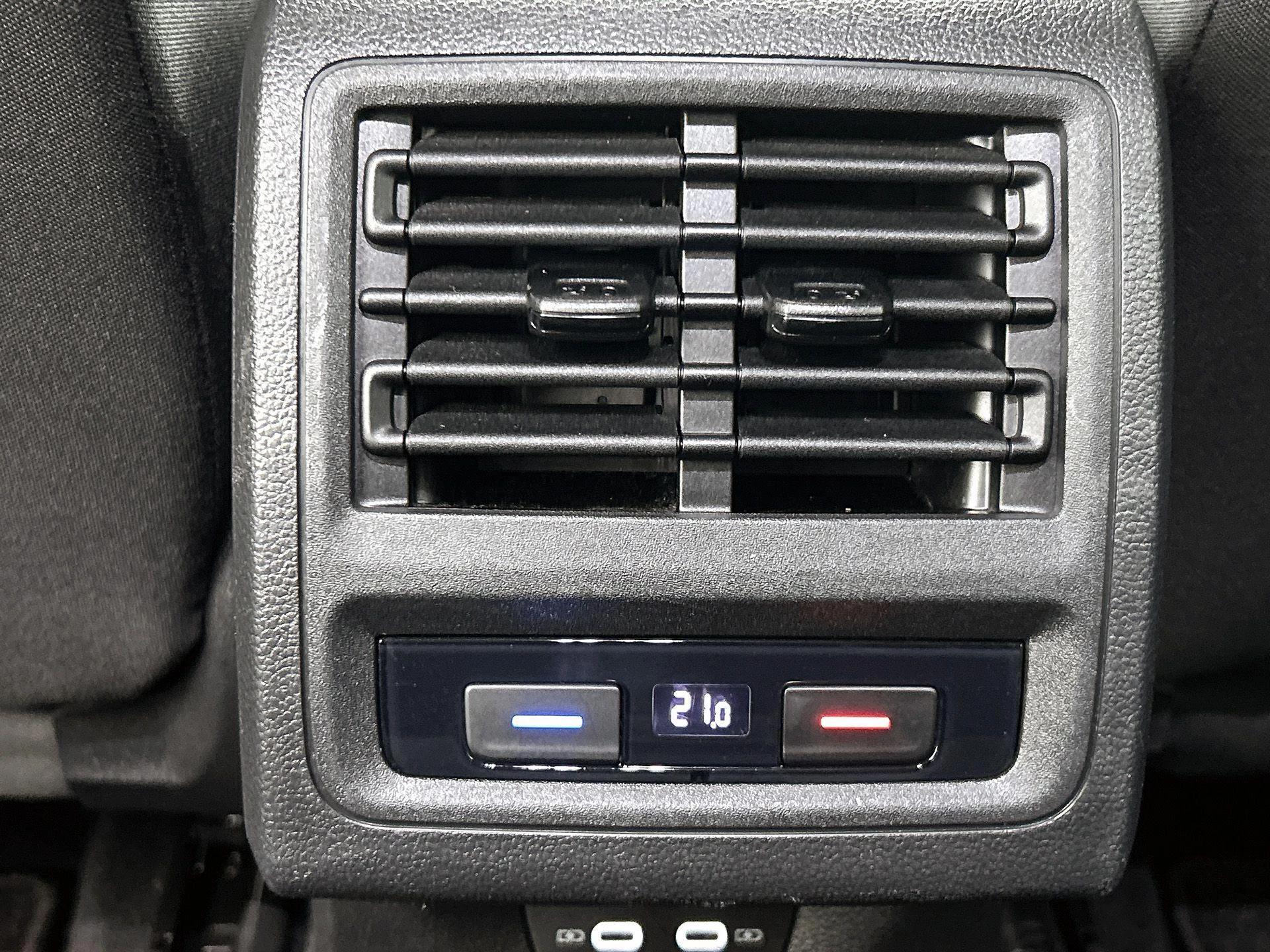 Volkswagen-Golf-image-17