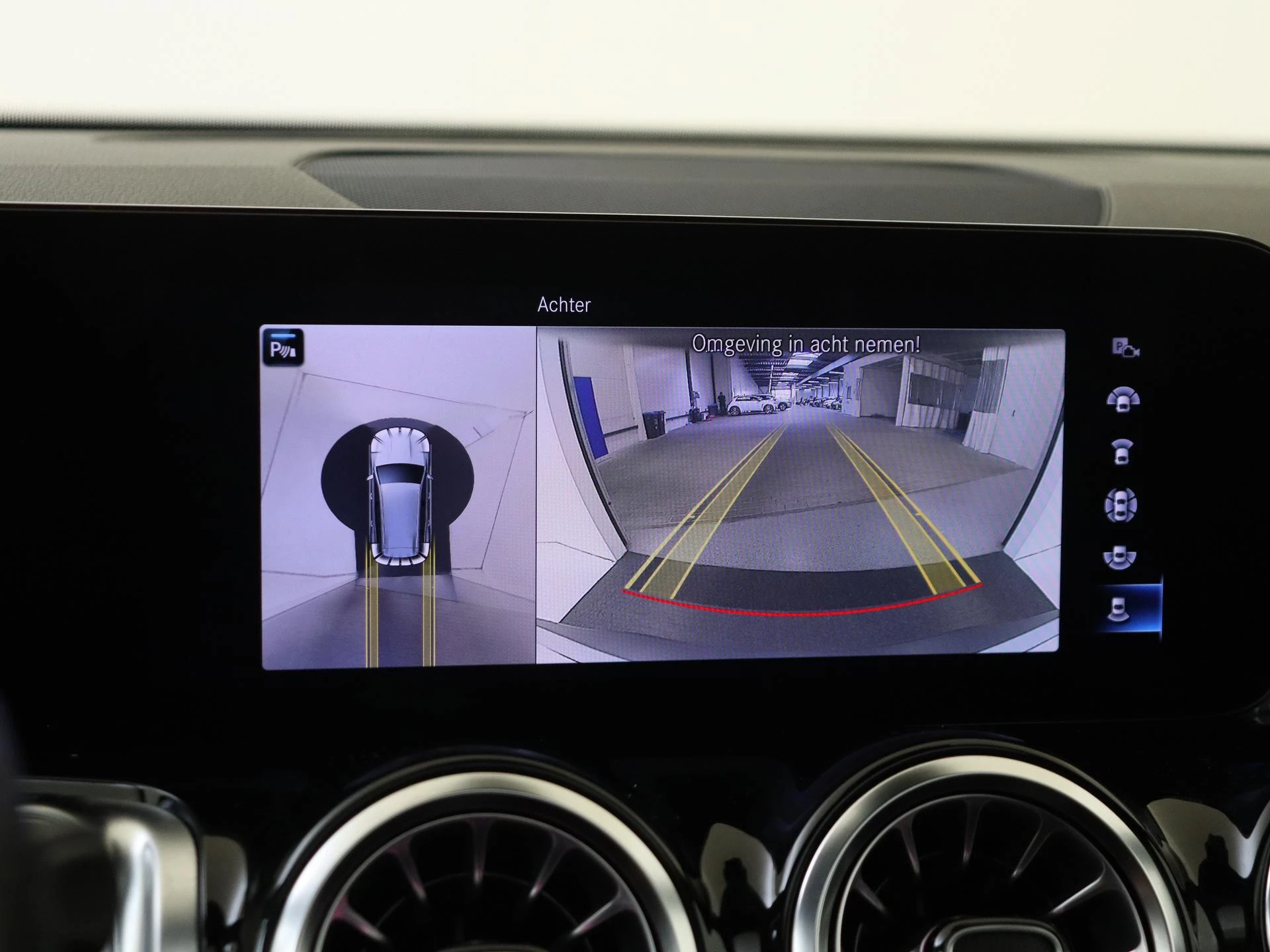 Mercedes-Benz-EQB-image-18