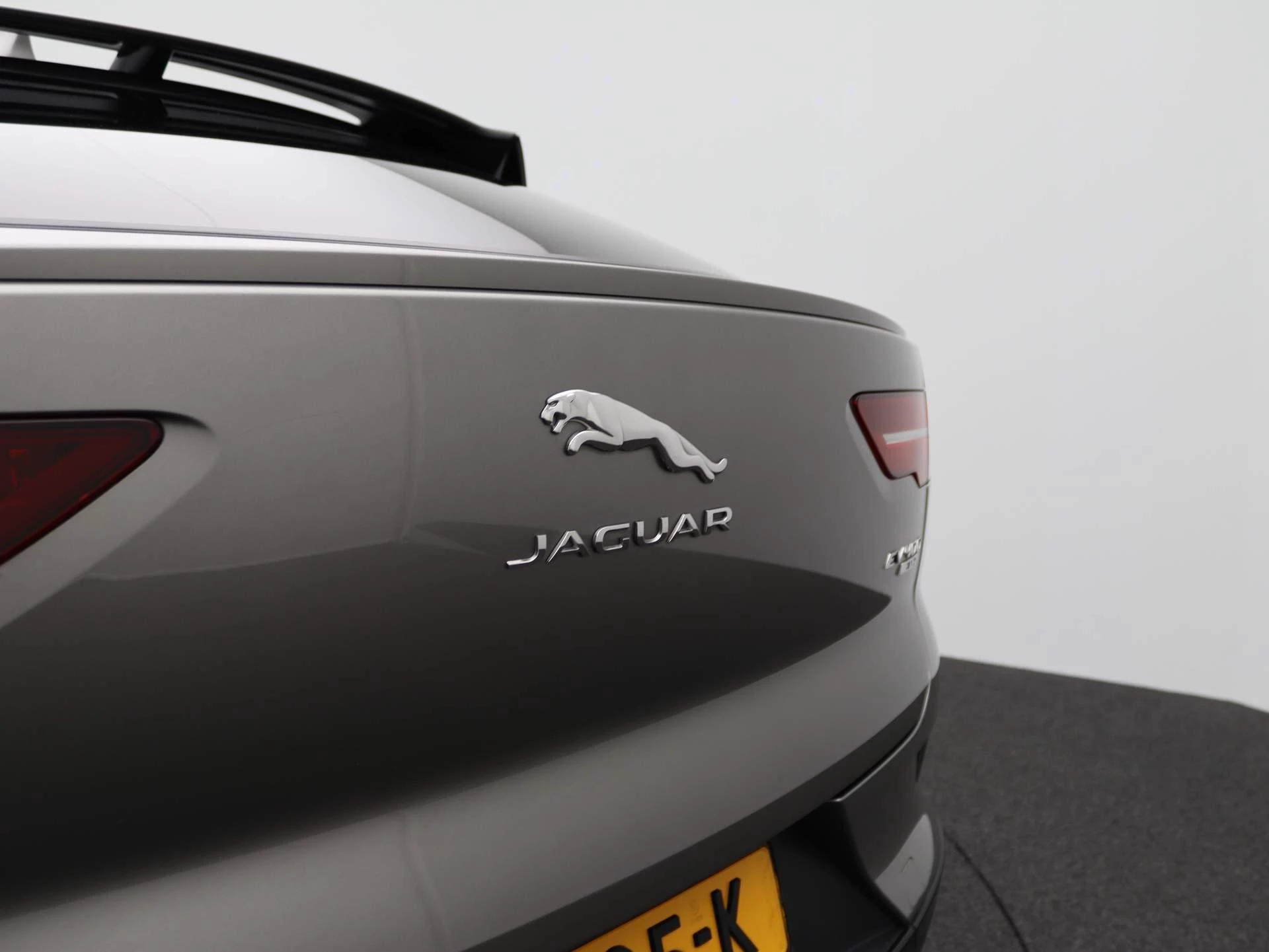 Jaguar-I-PACE-image-38