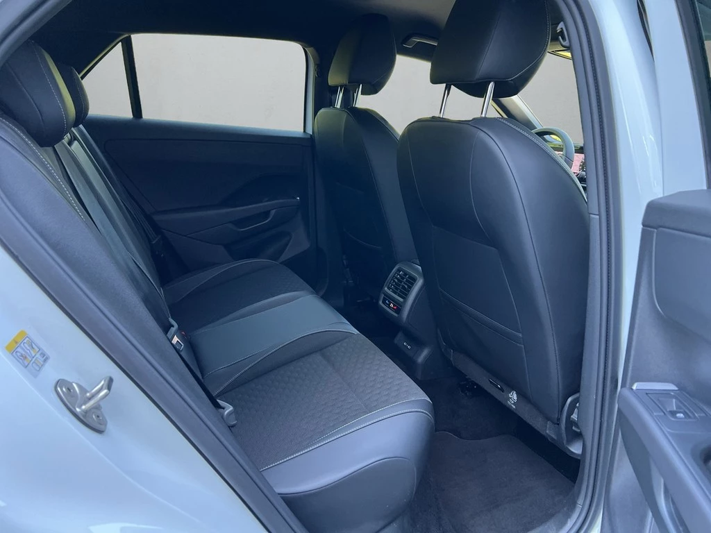 Volkswagen-T-Roc-image-11