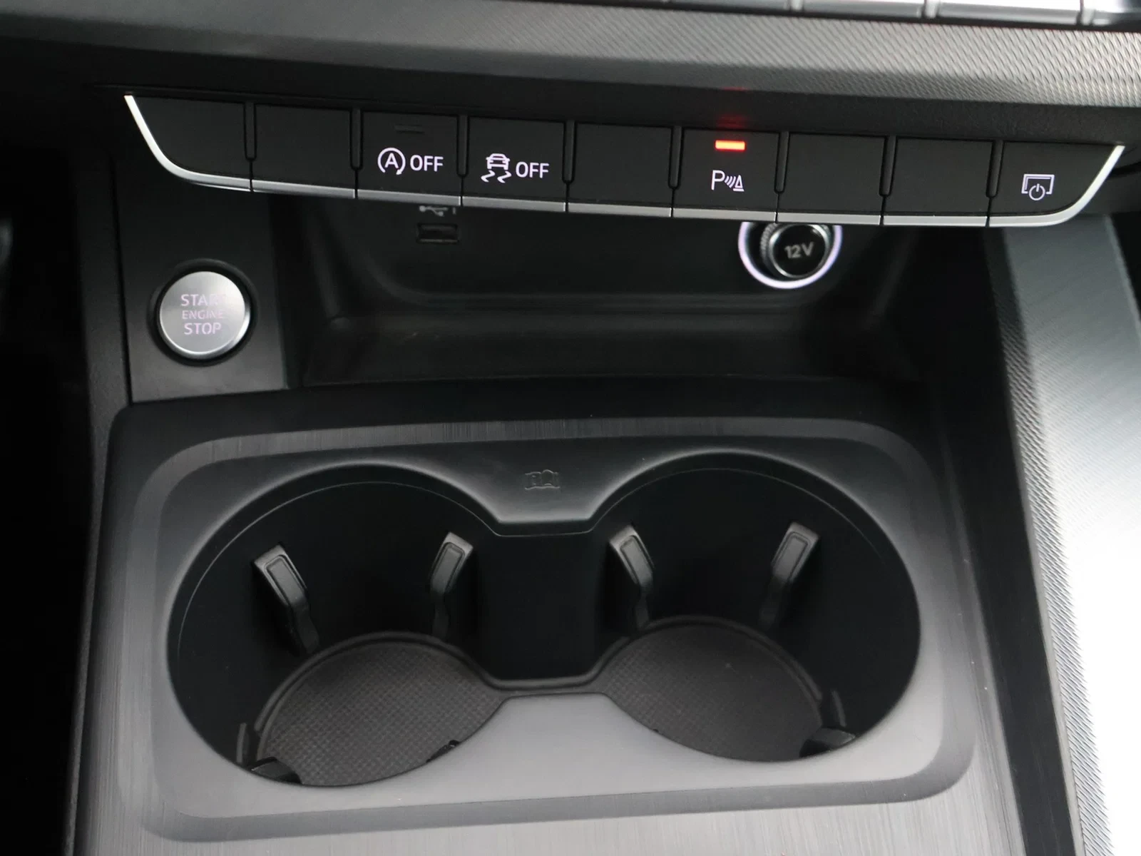 Audi A4 Sedan 35TFSI Sport *VIRTUAL COCKPIT*CRUISE CONTROL*NAVI*BLTH*PDC*DAB RADIO*...*