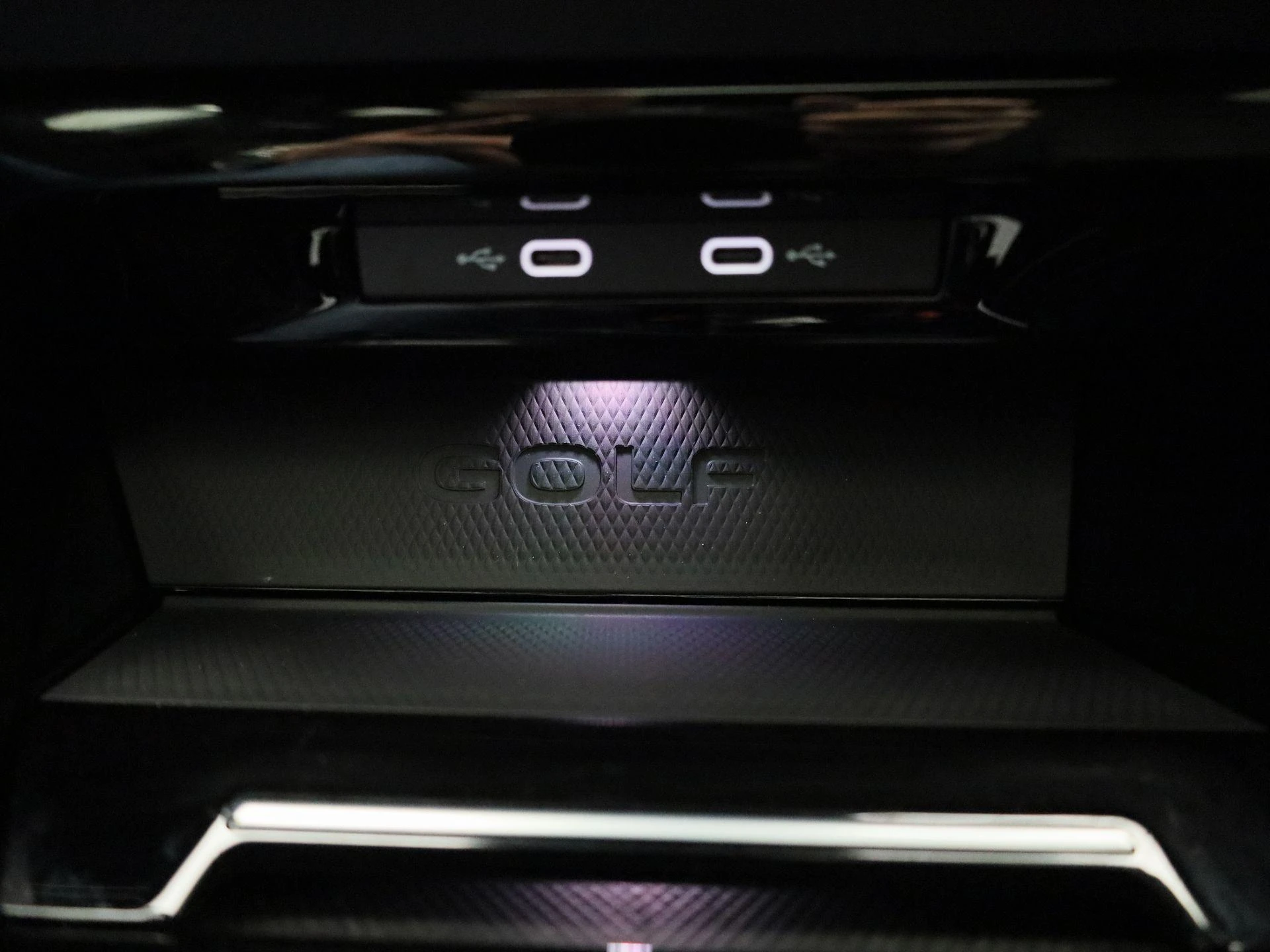 Volkswagen-Golf-image-24