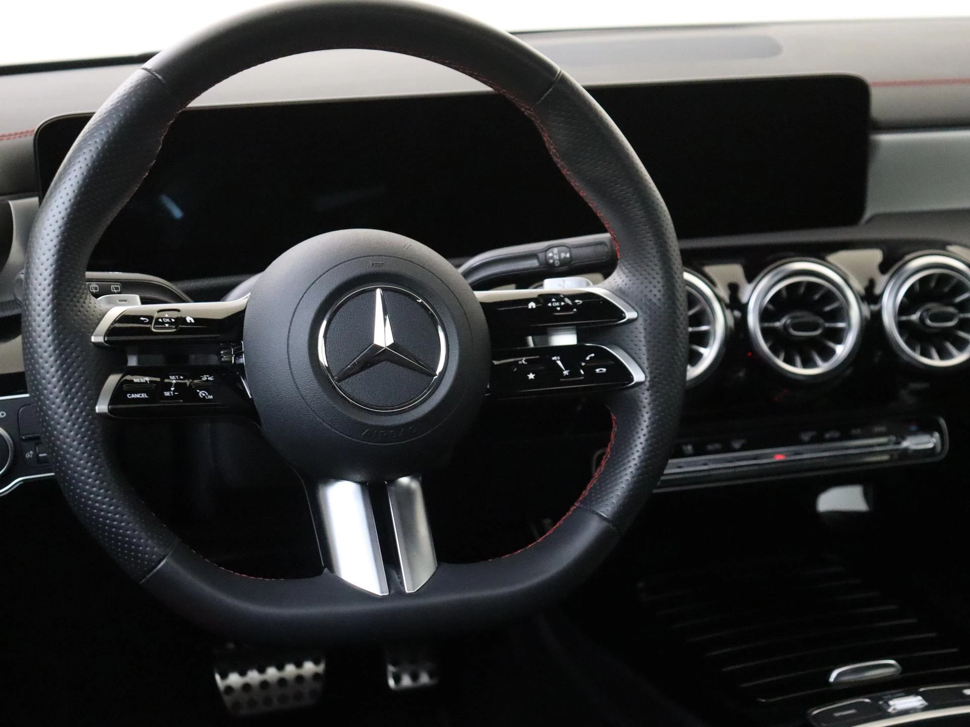 Mercedes-Benz-CLA-image-9