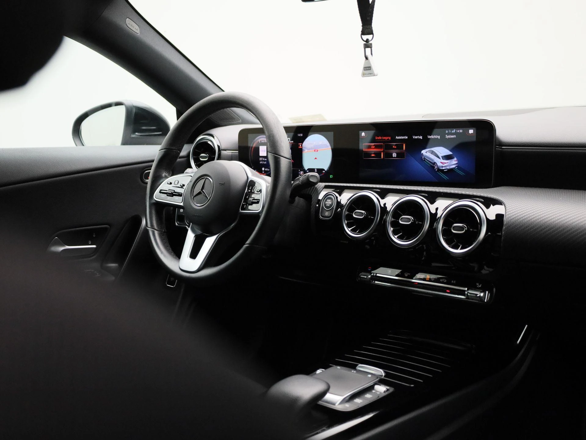 Mercedes-Benz-CLA-image-34