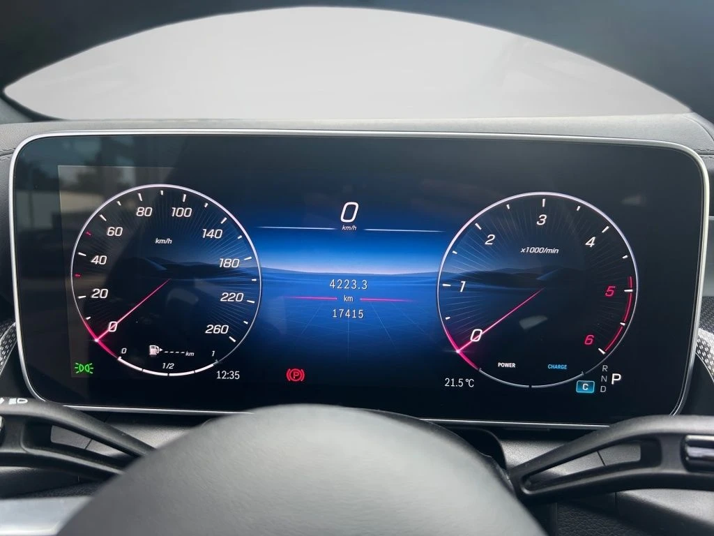 Mercedes-Benz-GLC 300 d-image-6
