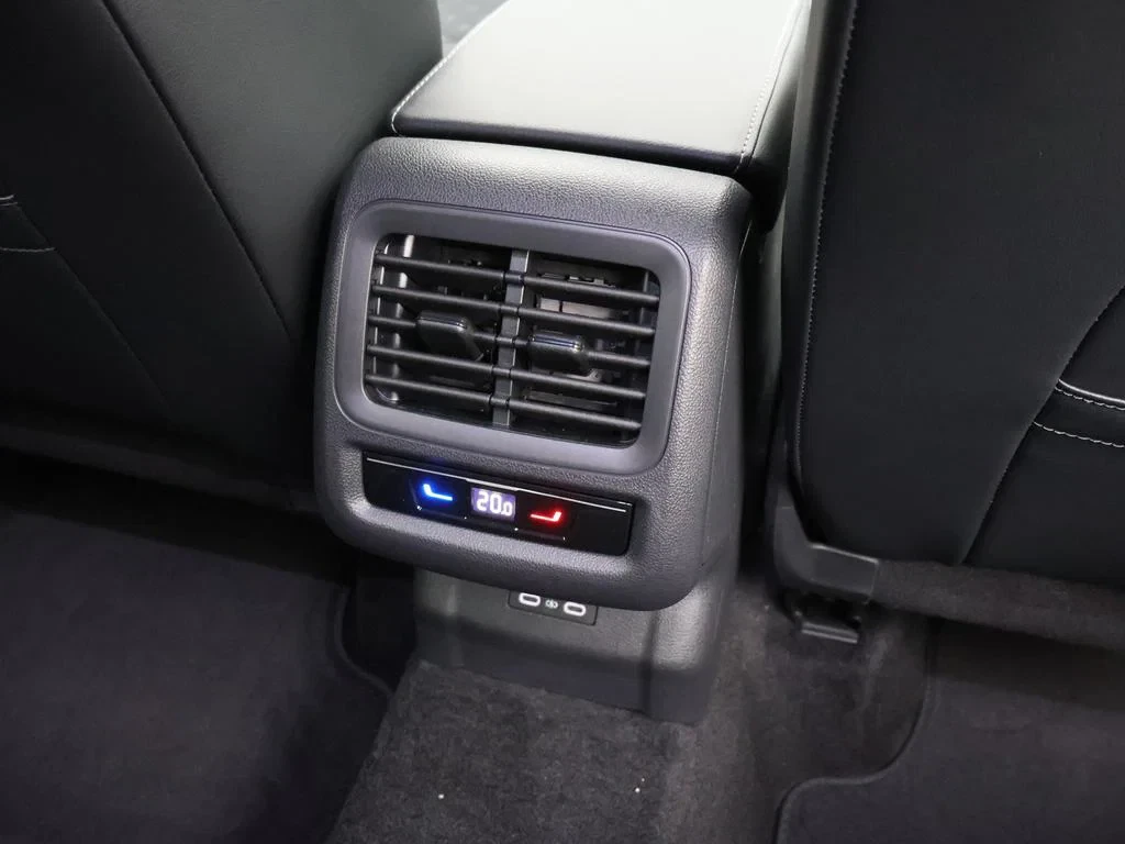 Volkswagen-T-Roc-image-13