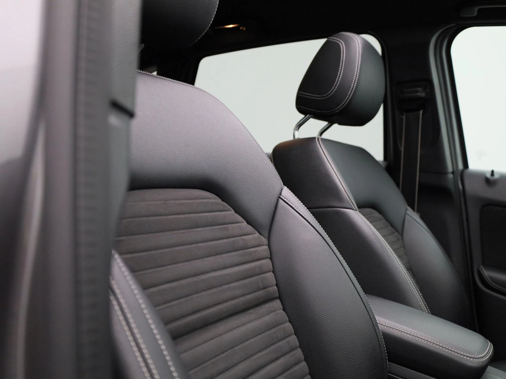 Mercedes-Benz-B-Klasse-image-38