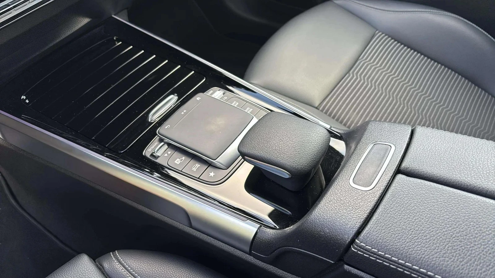 Mercedes-Benz-EQB-image-6