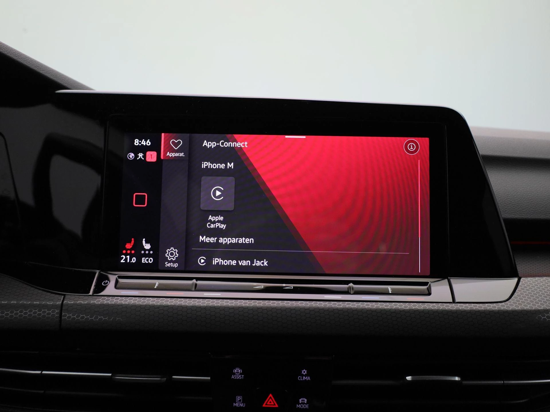 Volkswagen-Golf-image-23