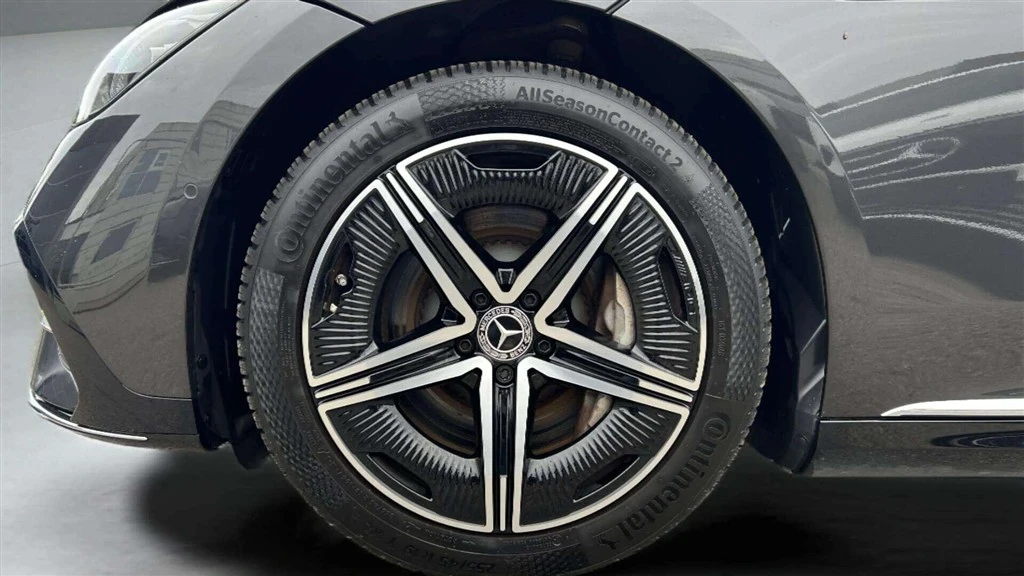 Mercedes-Benz-EQE-image-8