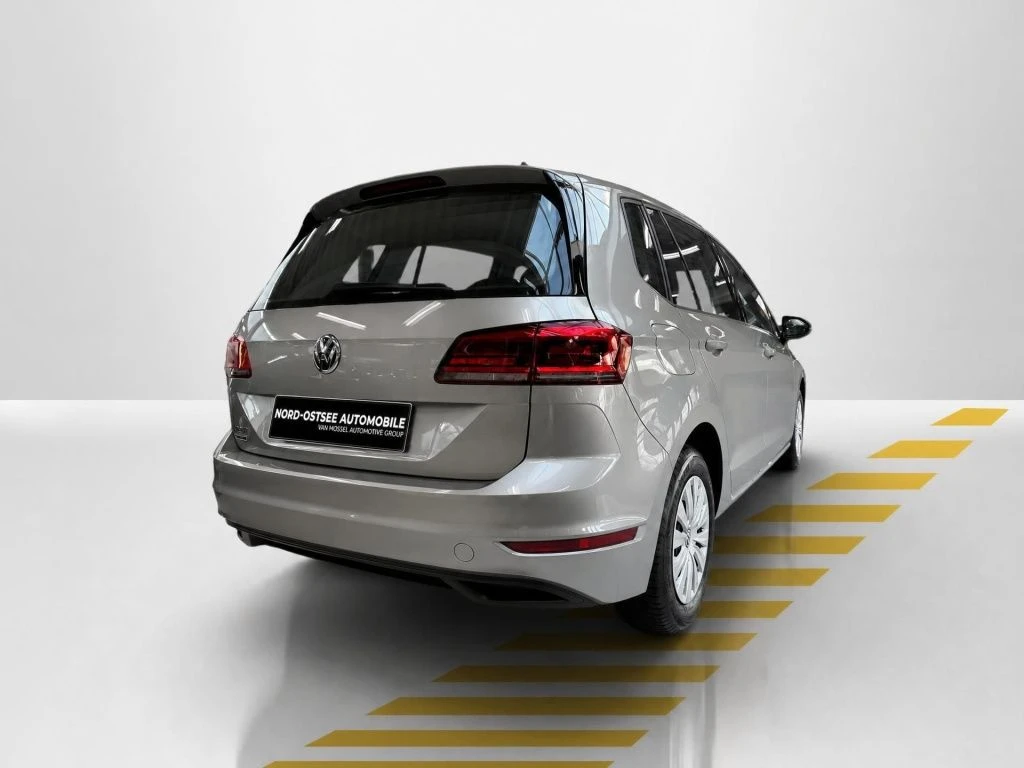Volkswagen-Golf Sportsvan-image-13