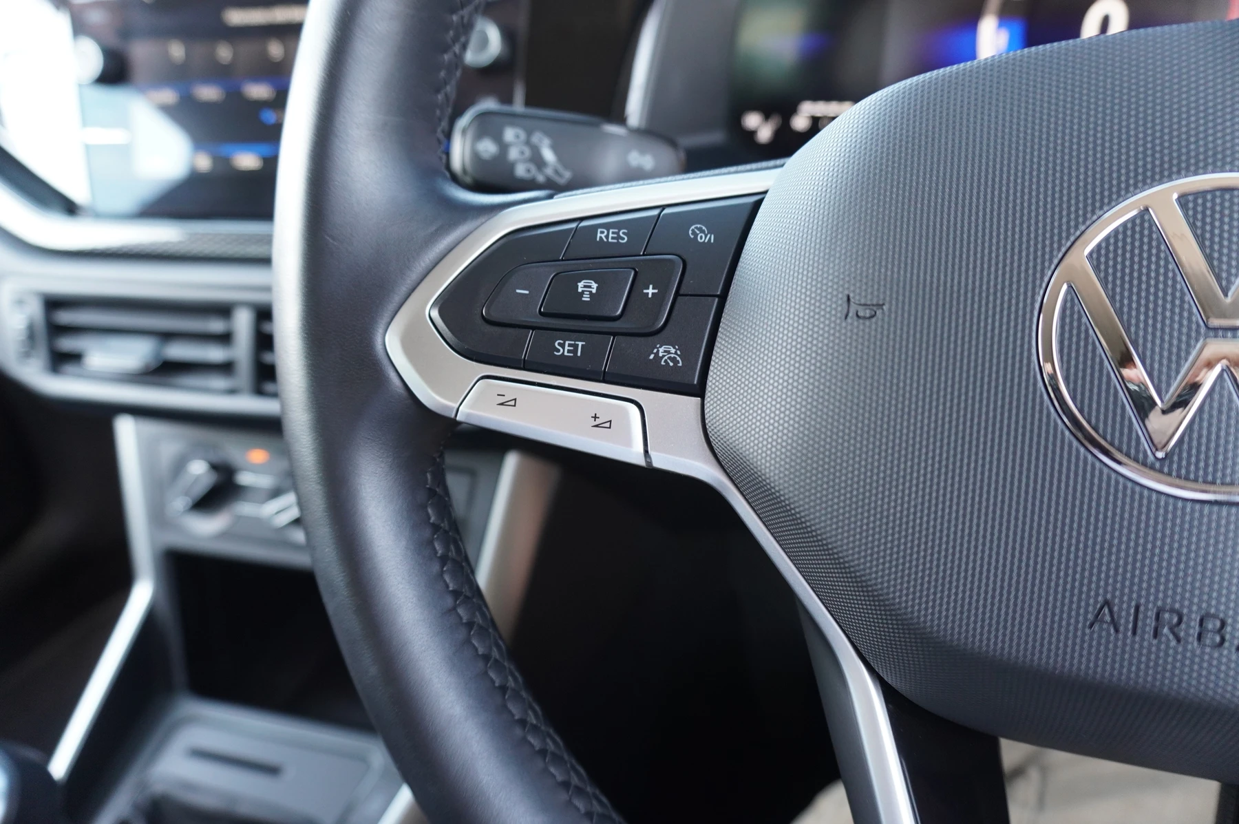 Volkswagen-Polo-image-19
