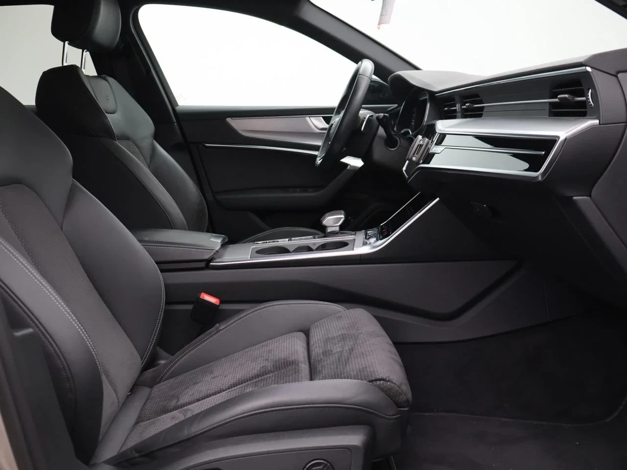 Audi A6 Avant PHEV Audi A6 Avant Competition 55 TFSI e quattro 270(367) kW(pk) S tronic