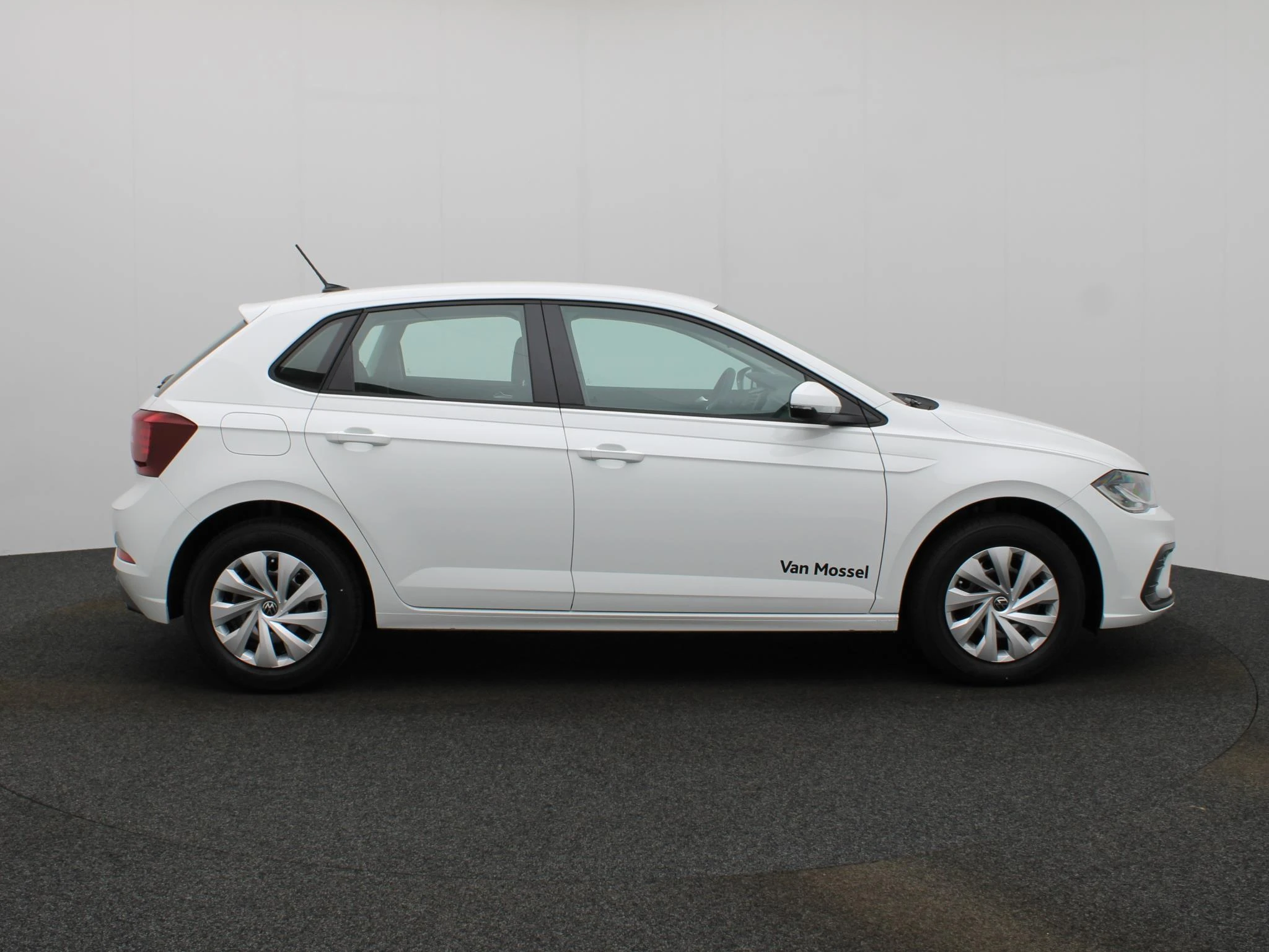 Volkswagen-Polo-image-5