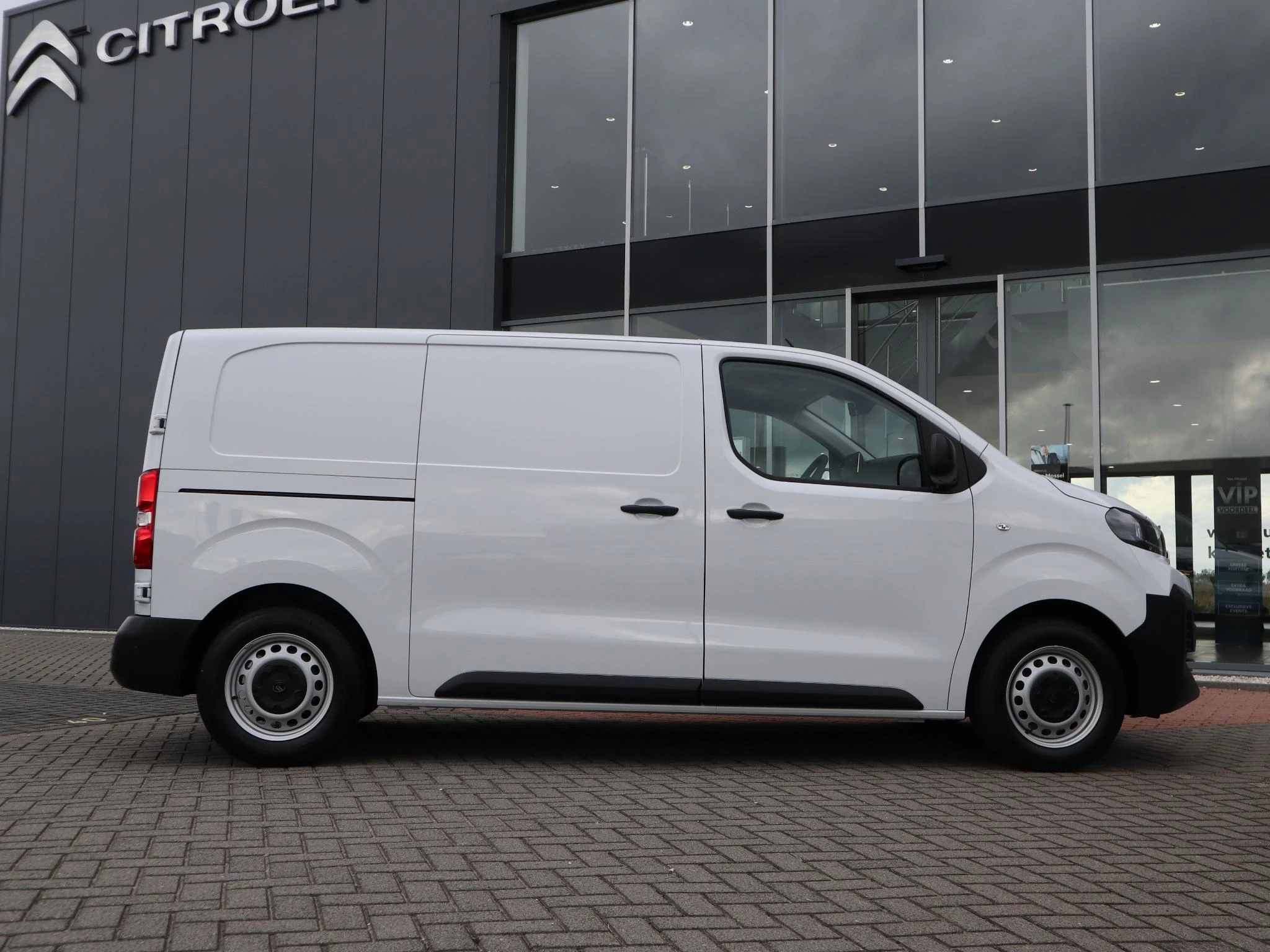 Citroën-ë-Jumpy-image-17