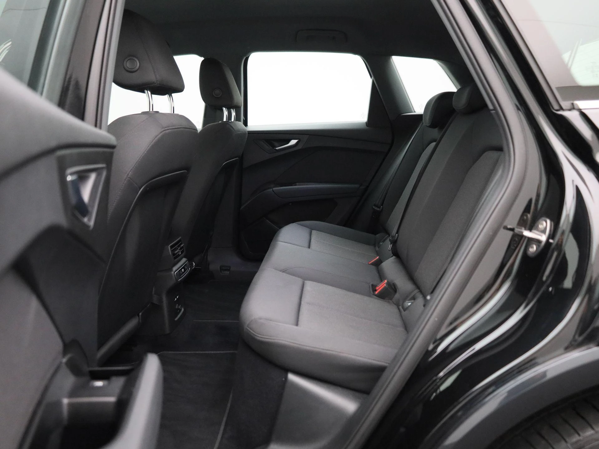 Audi-Q4 e-tron-image-13