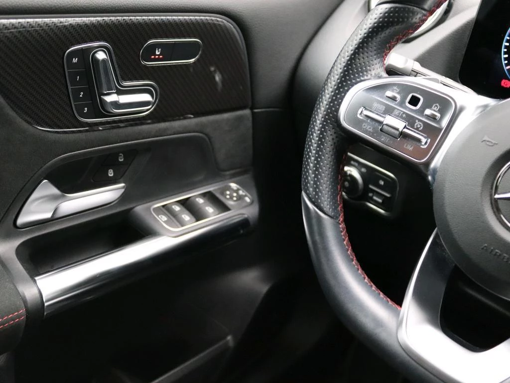 Mercedes-Benz B-Klasse 180 AMG Line + PANORAMISCH DAK + MULTIBEAM LED +