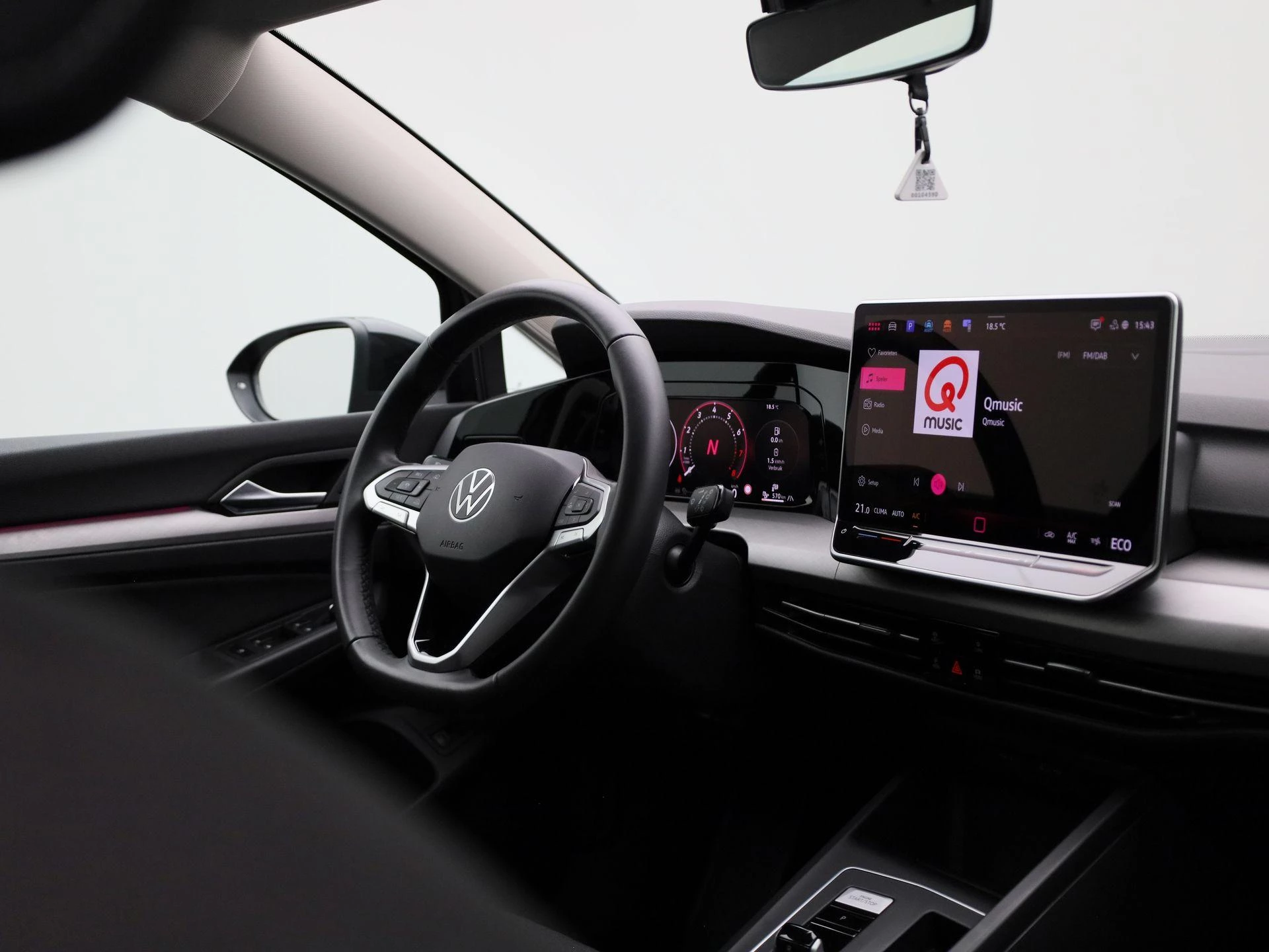 Volkswagen-Golf-image-34