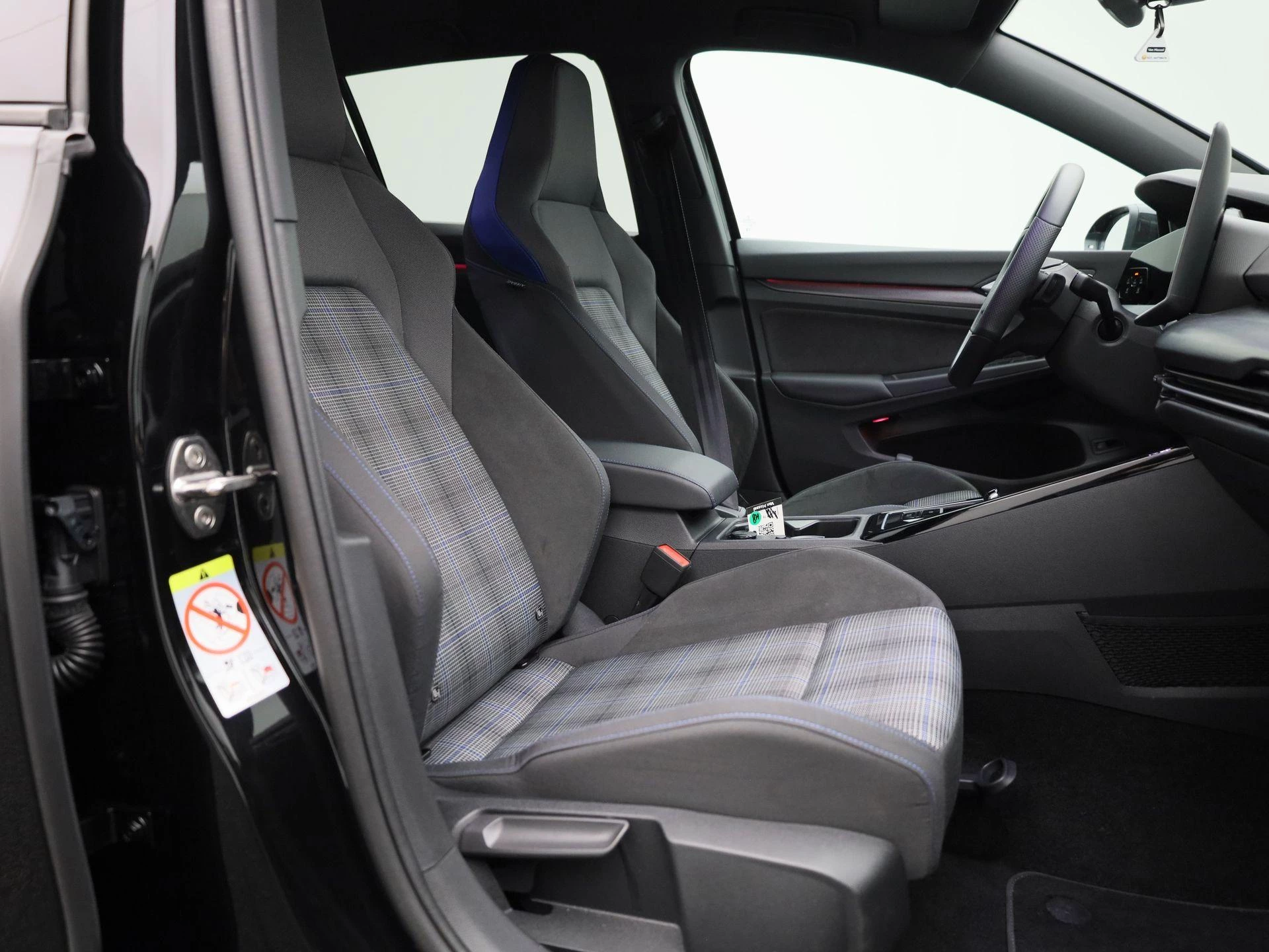 Volkswagen-Golf-image-36