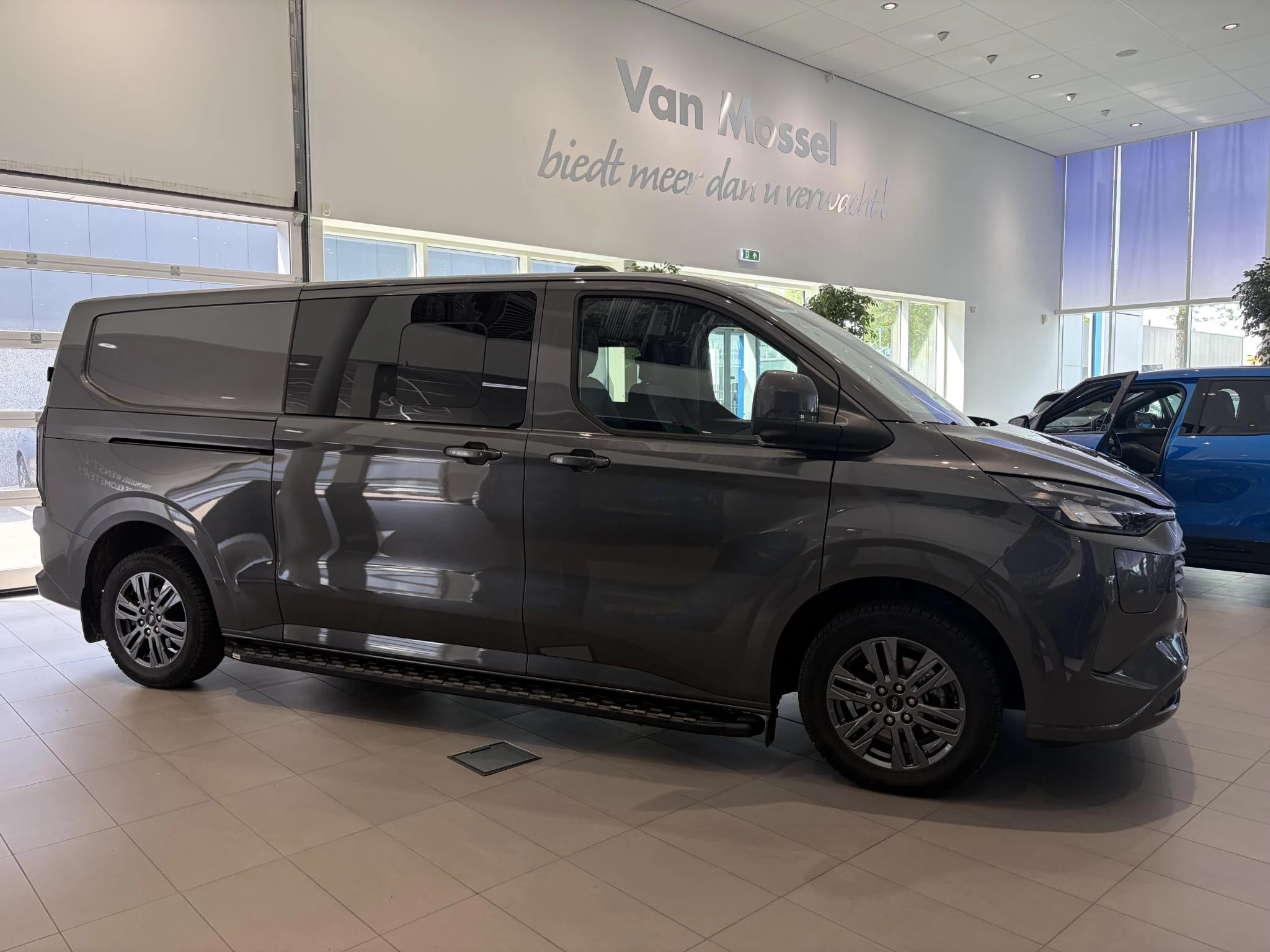 Ford Transit Custom 320 2.5 PHEV L2H1 Limited DC