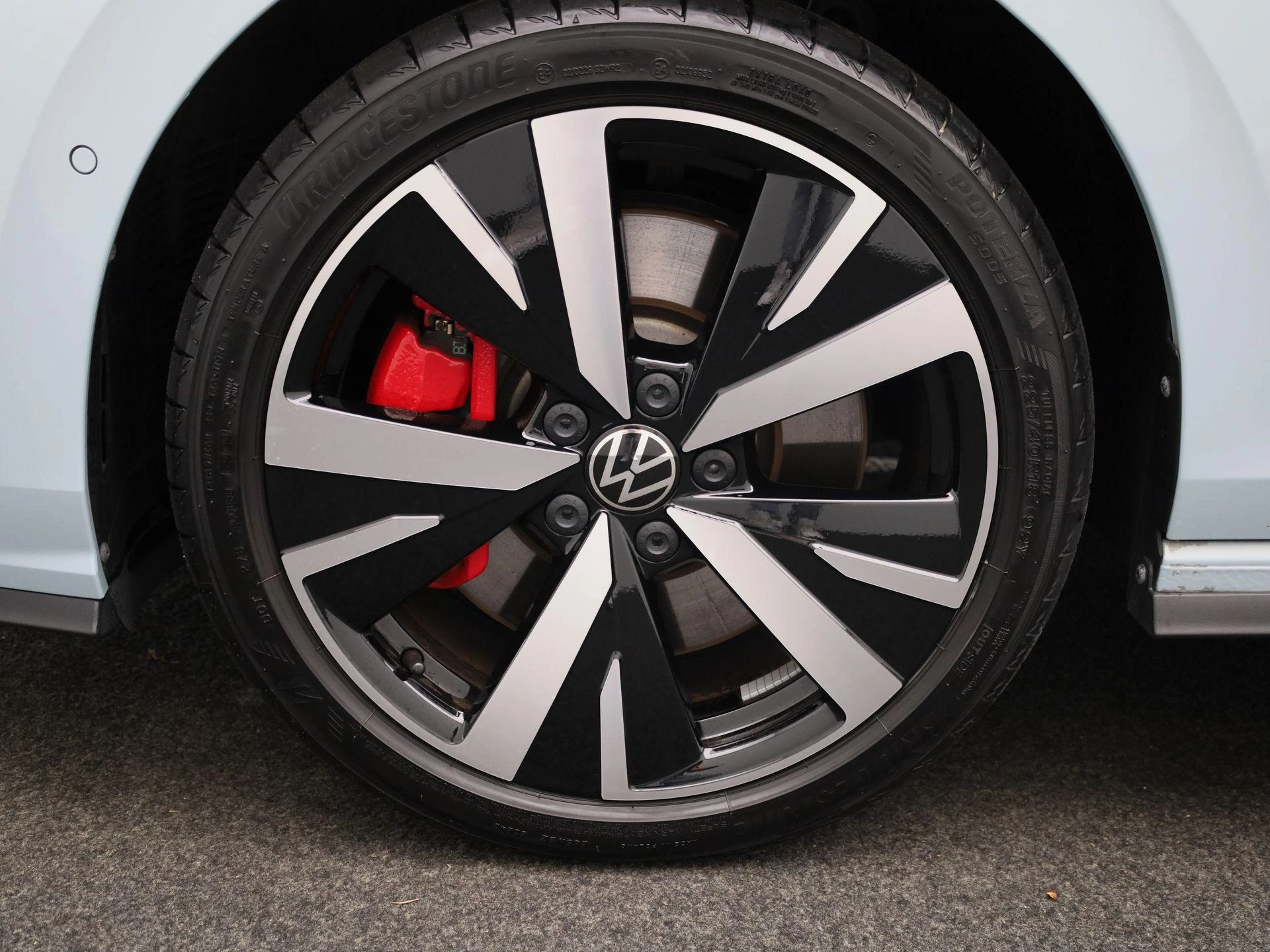 Volkswagen-Golf-image-13