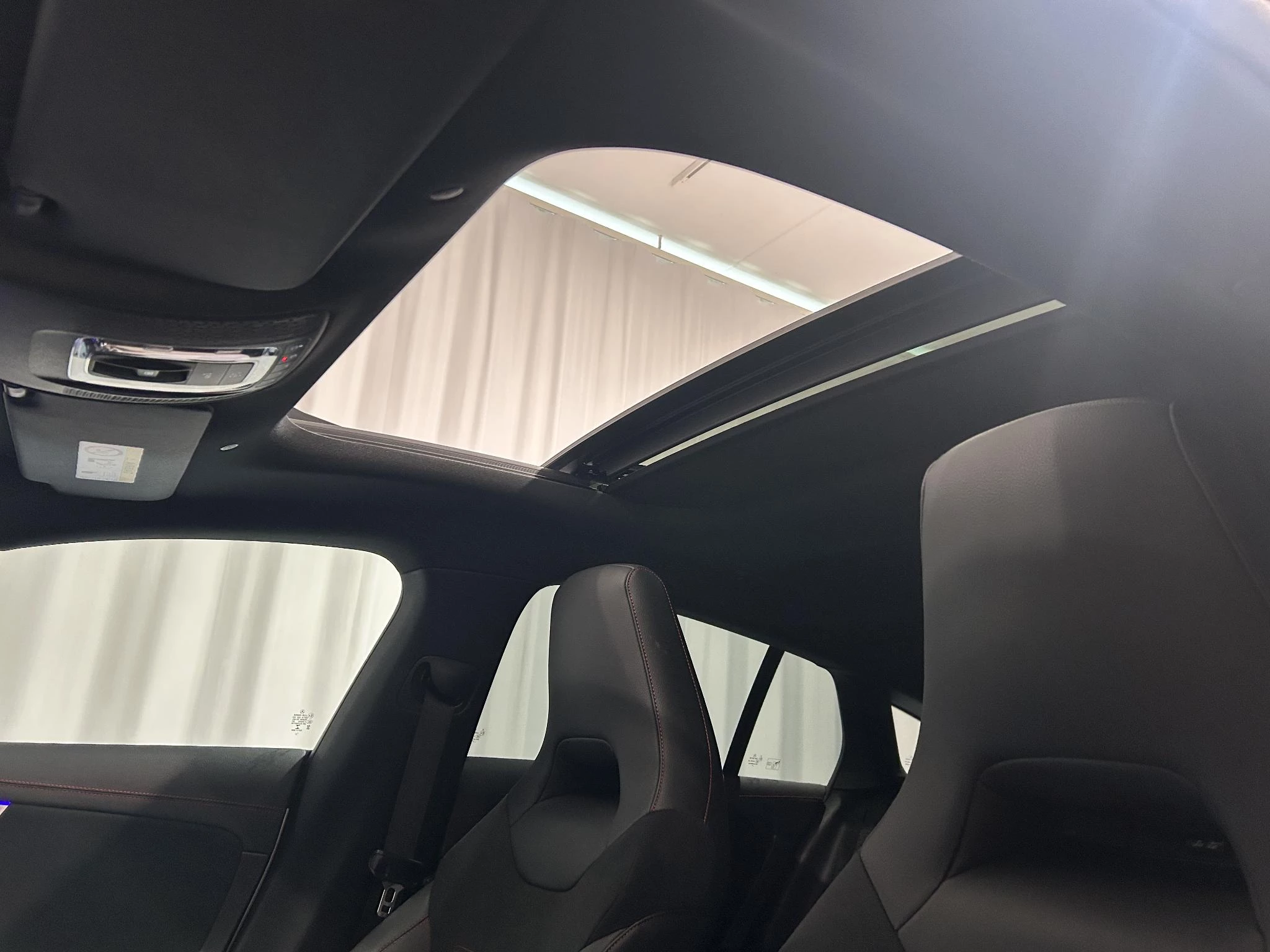 Mercedes-Benz CLA 250 AMG Line Shooting Brake + 224 PK + PANO DAK + MULTIBEAM LED + CAMERA +