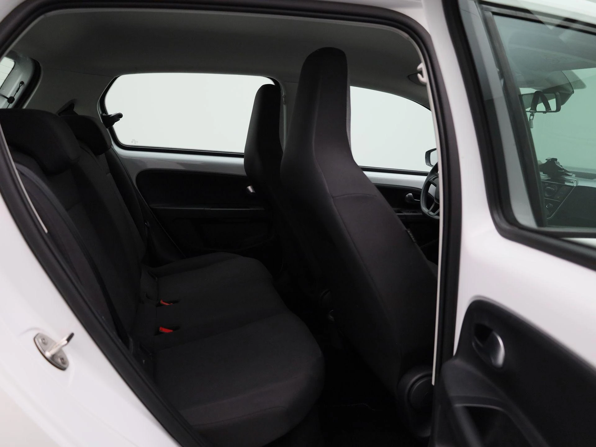Volkswagen-up!-image-26