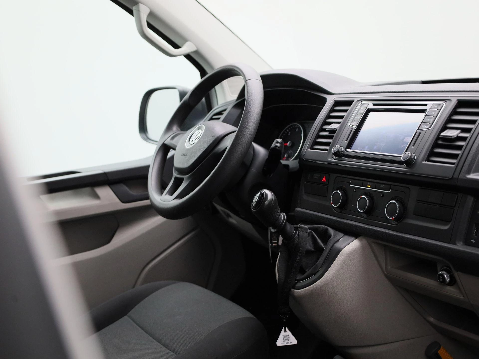 Volkswagen-Transporter-image-8