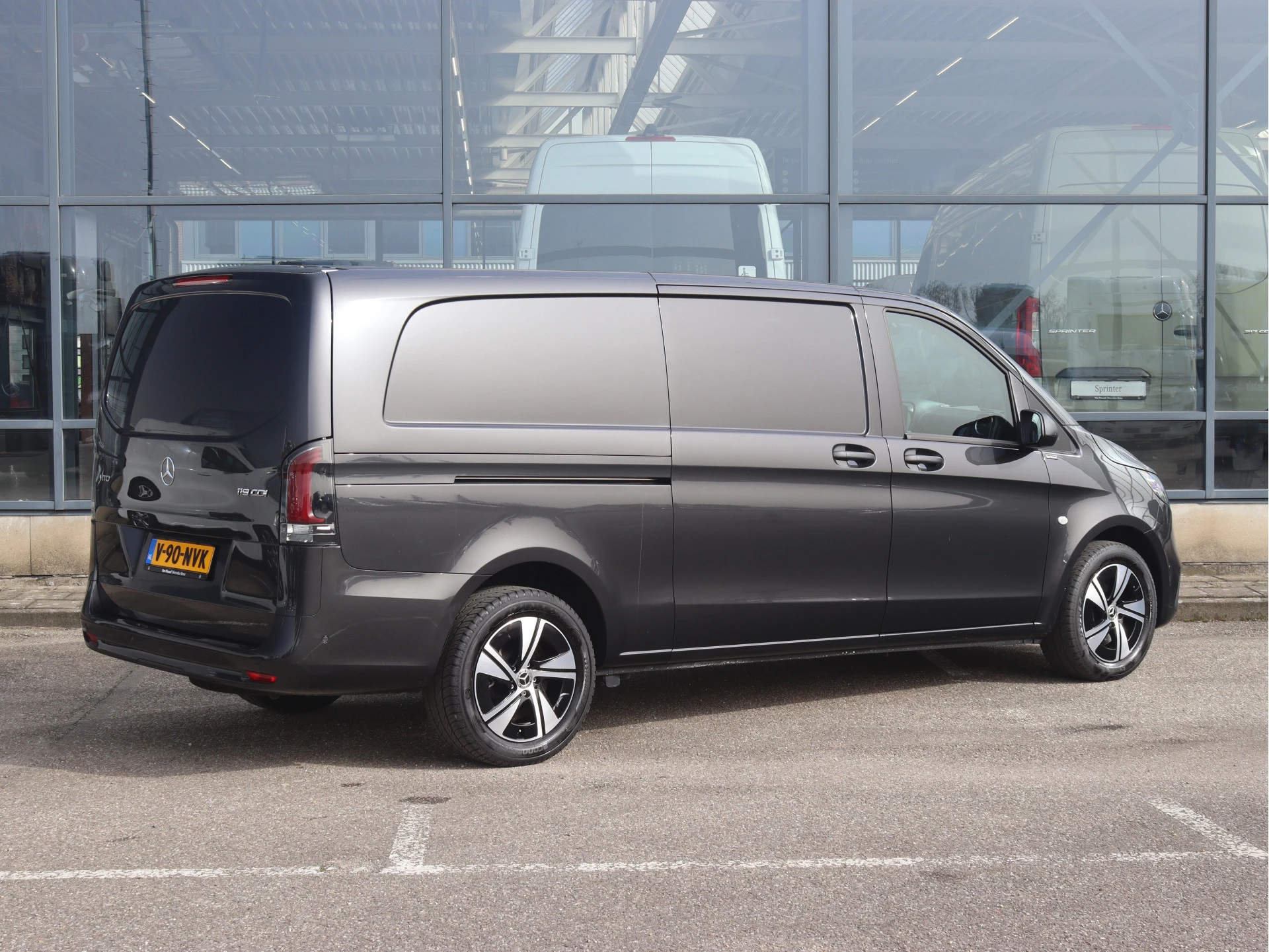 Mercedes-Benz-Vito-image-1