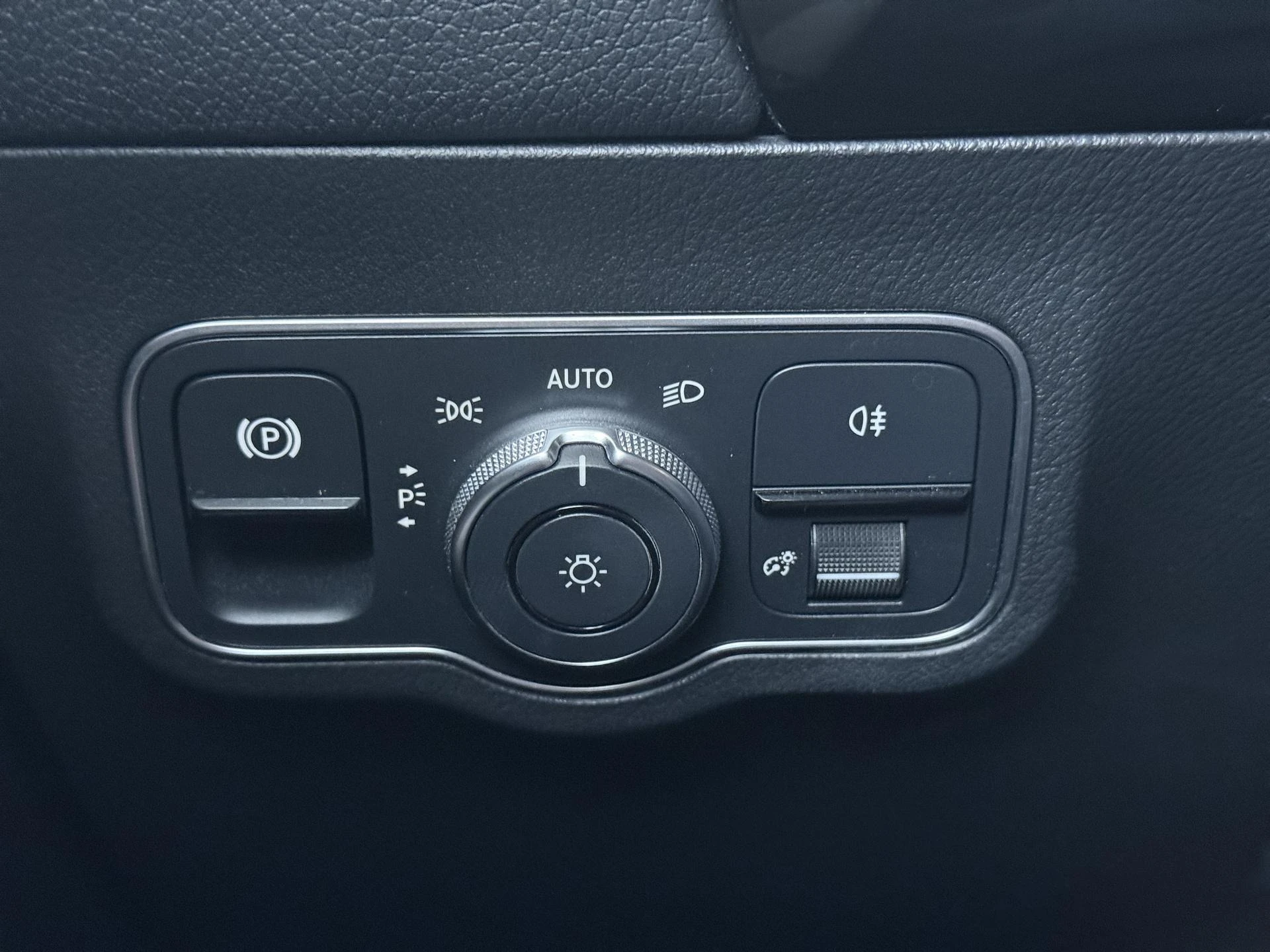 Mercedes-Benz-EQA-image-23