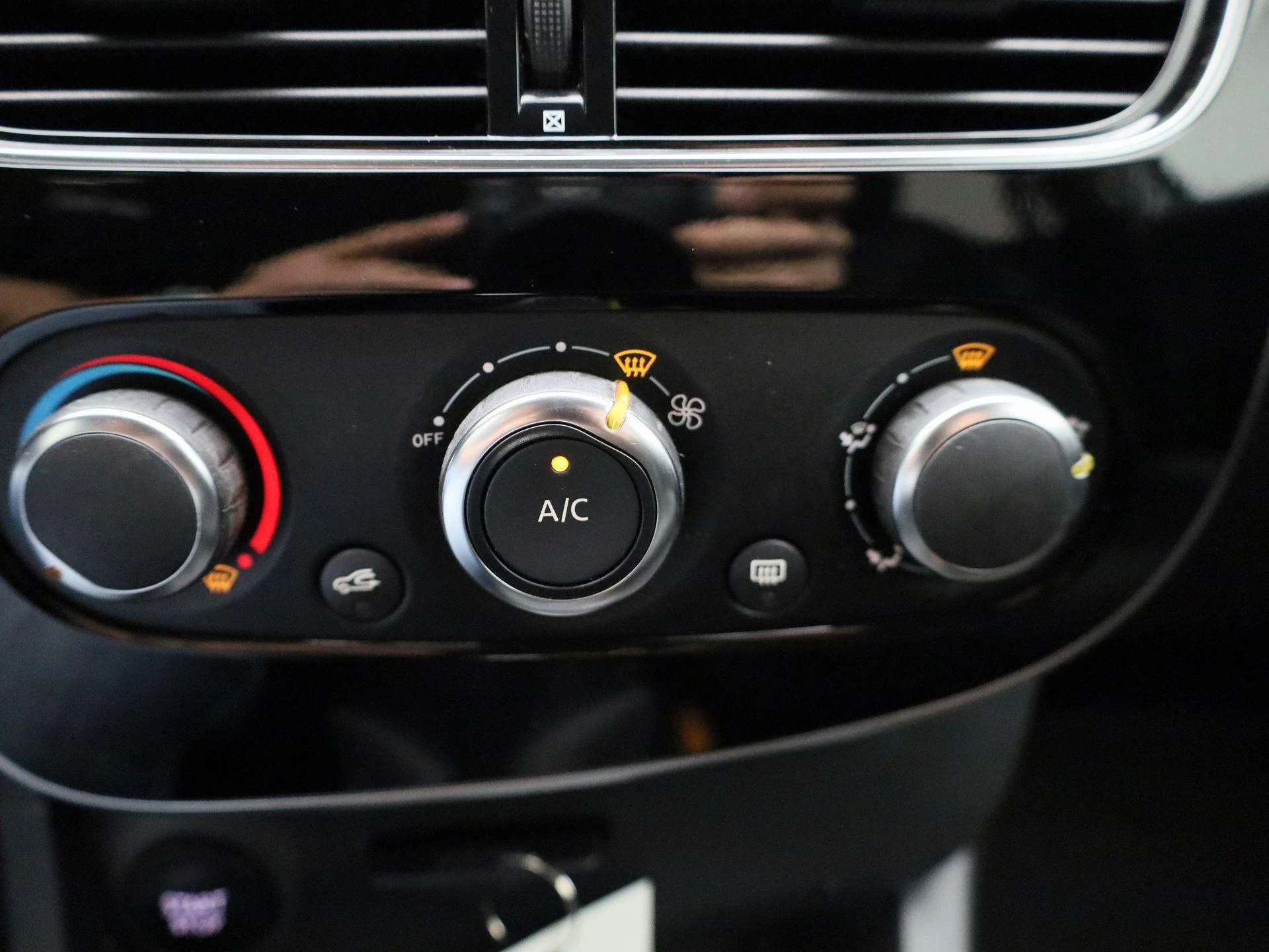 Renault-Clio-image-16