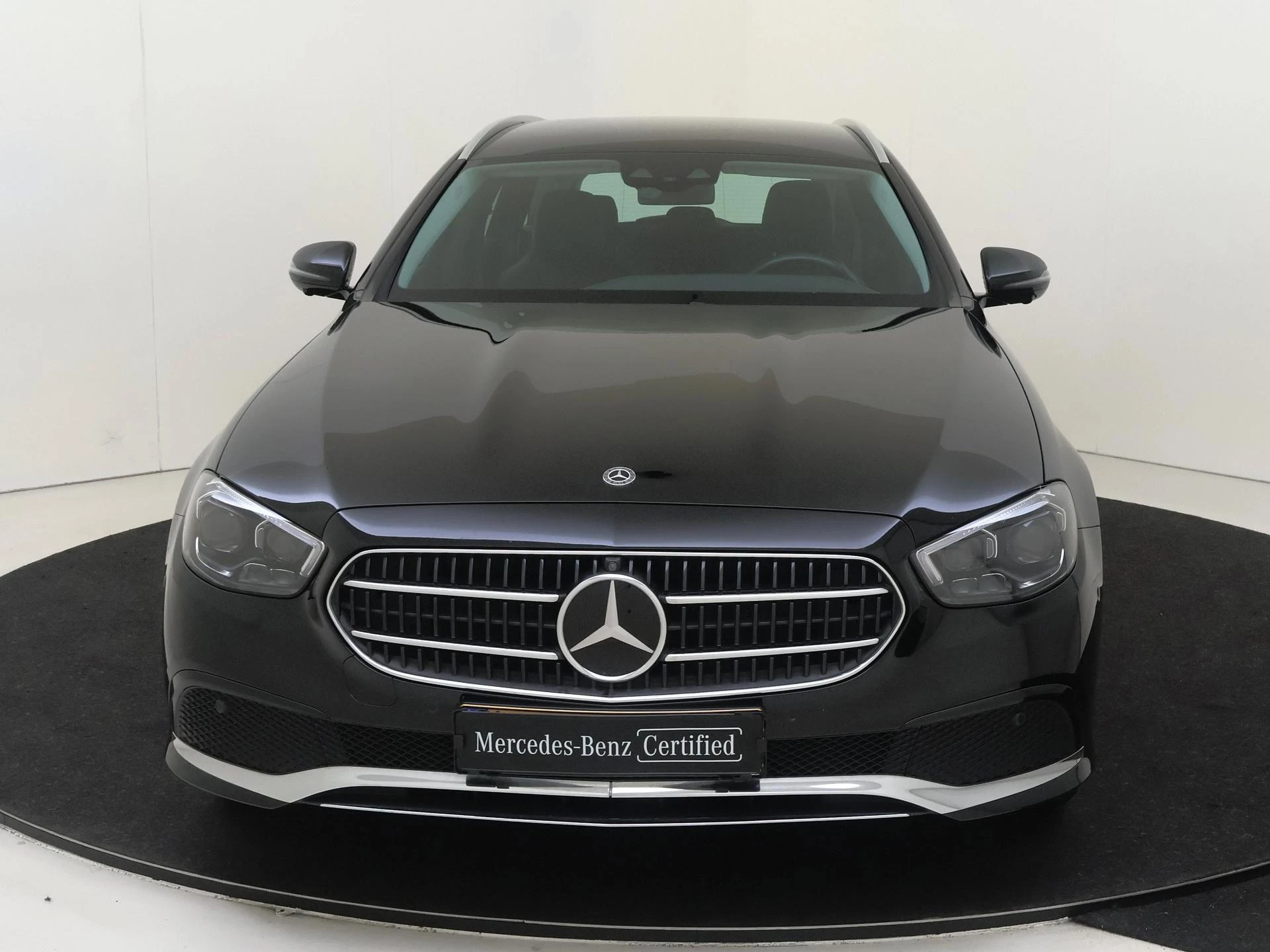 Mercedes-Benz-E-Klasse-image-5
