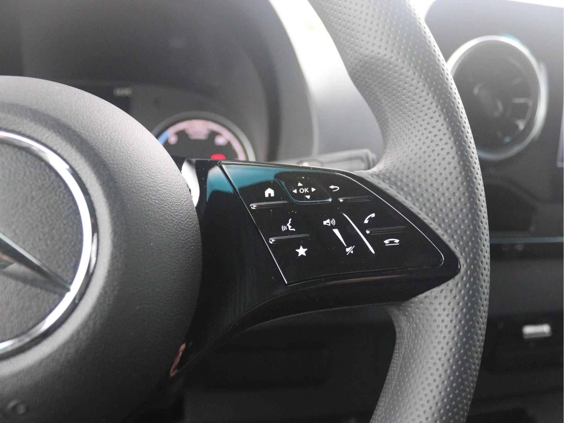 Mercedes-Benz-eSprinter-image-10