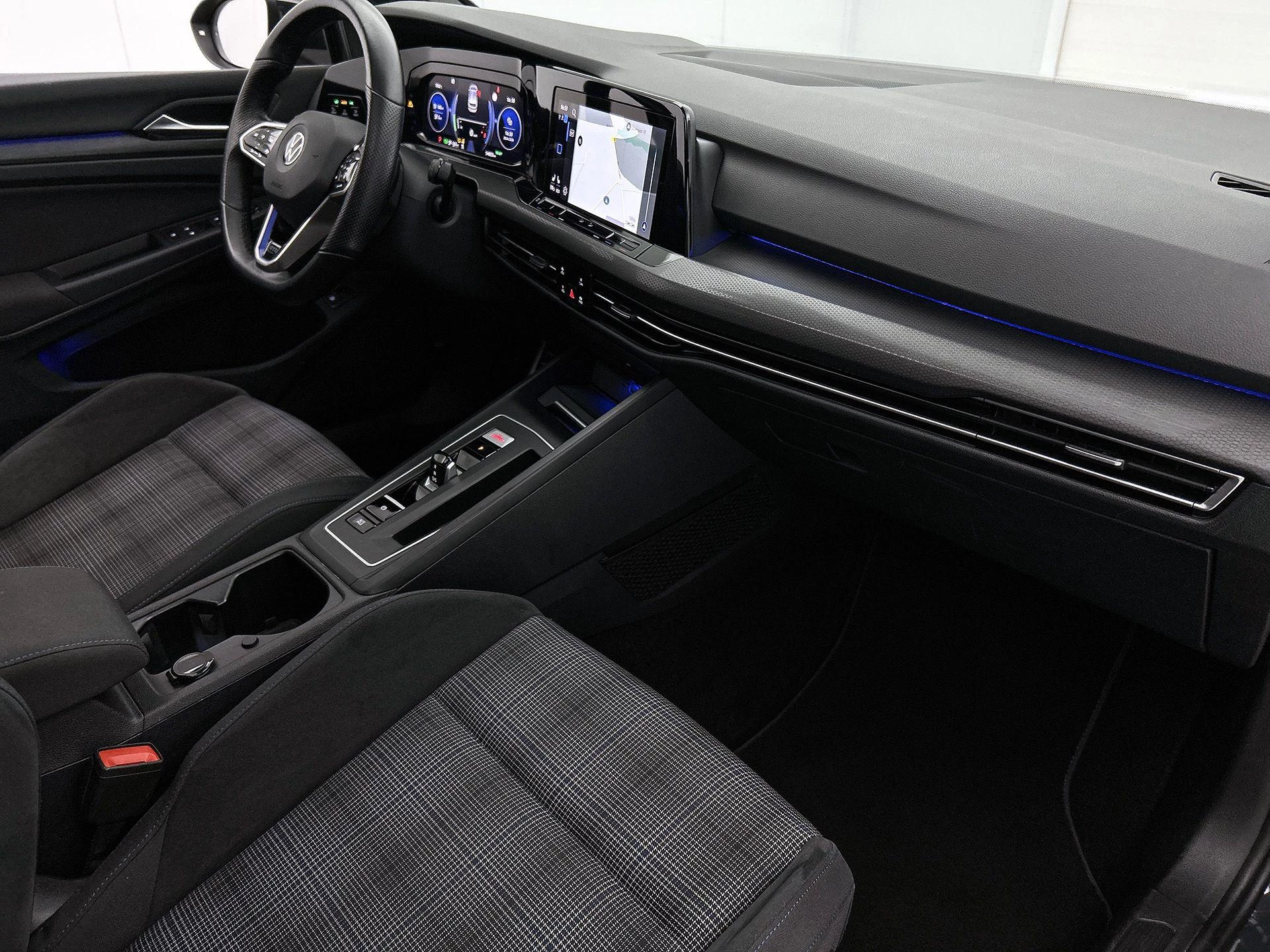 Volkswagen-Golf-image-23