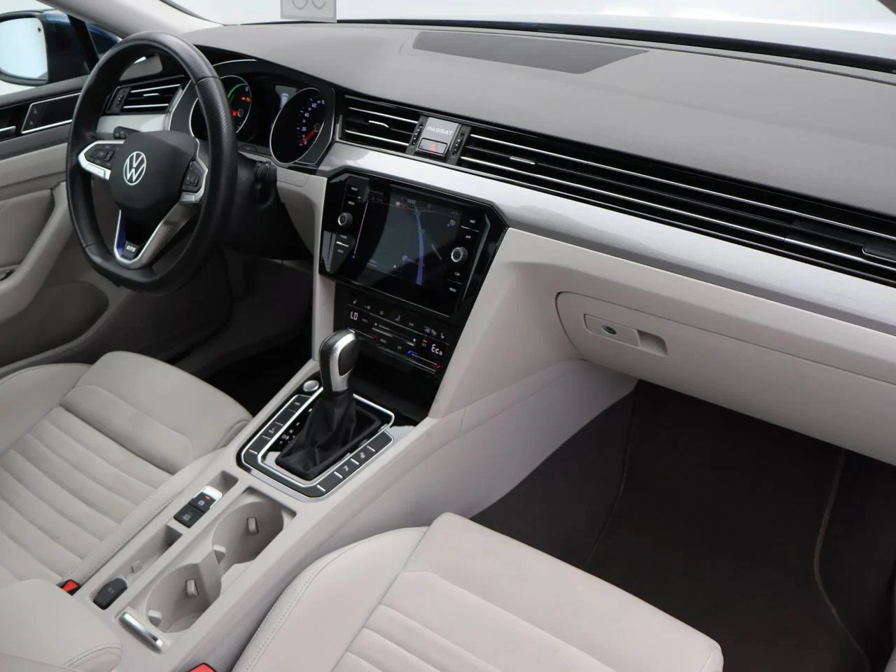Volkswagen Passat Variant GTE Passat GTE 1.4 eHybrid PHEV 218PK *AUTOMAAT*TREKHAAK*WIT LEDER*ALCANTARA*CAMERA*ACC*NAVI*APP-CONNECT*...*