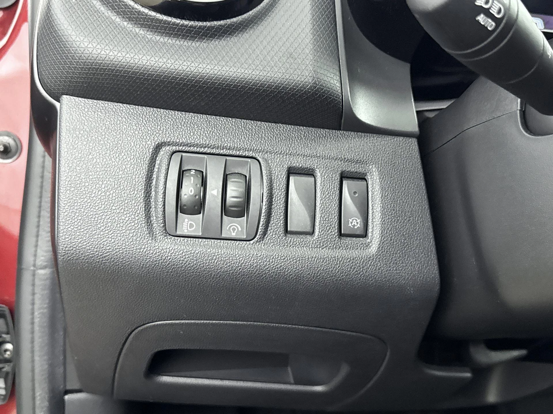 Renault-Clio-image-23