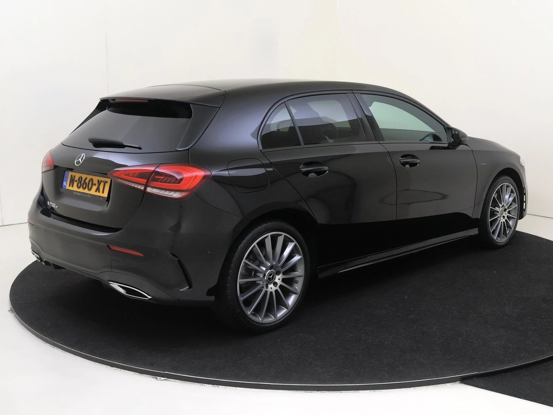 Mercedes-Benz-A-Klasse-image-1