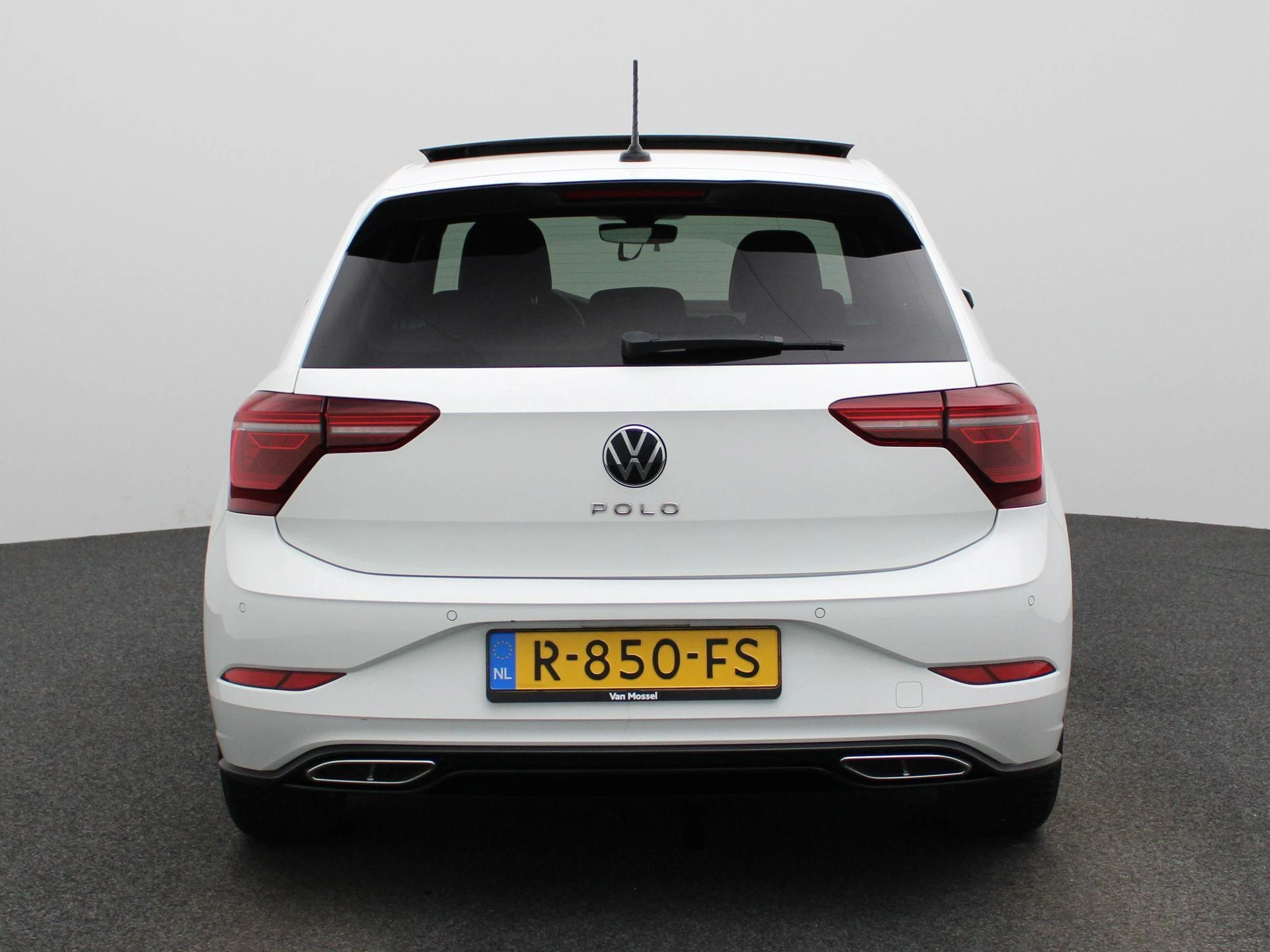 Volkswagen-Polo-image-4