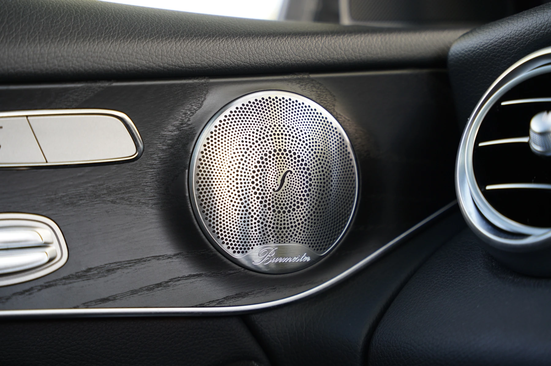 Mercedes-Benz-GLC-image-26